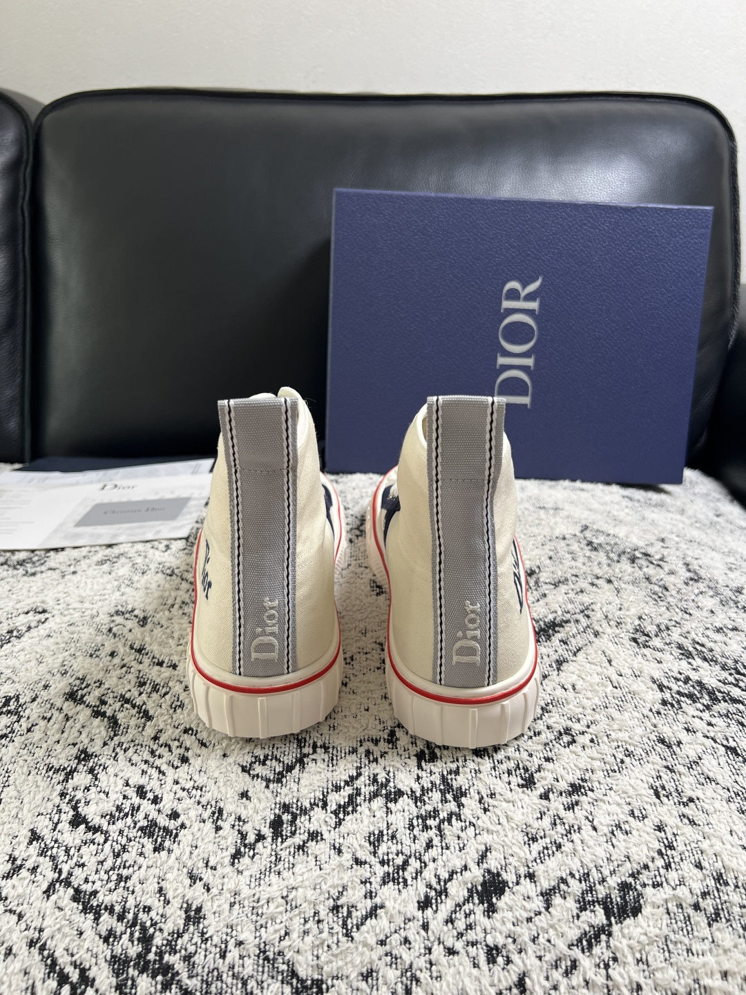 Dior 顶级工艺品 迪奥  高帮专柜同步 原厂配置，意大利进口原版牛皮面料，透气舒适进口水染牛里垫，鞋底：原厂特供原版