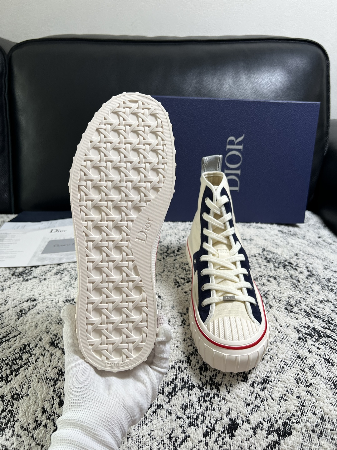 Dior 顶级工艺品 迪奥  高帮专柜同步 原厂配置，意大利进口原版牛皮面料，透气舒适进口水染牛里垫，鞋底：原厂特供原版