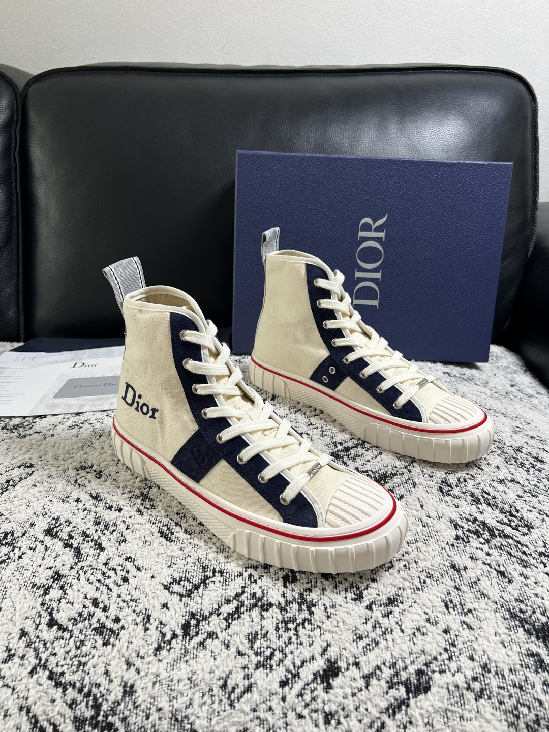 Dior 顶级工艺品 迪奥  高帮专柜同步 原厂配置，意大利进口原版牛皮面料，透气舒适进口水染牛里垫，鞋底：原厂特供原版