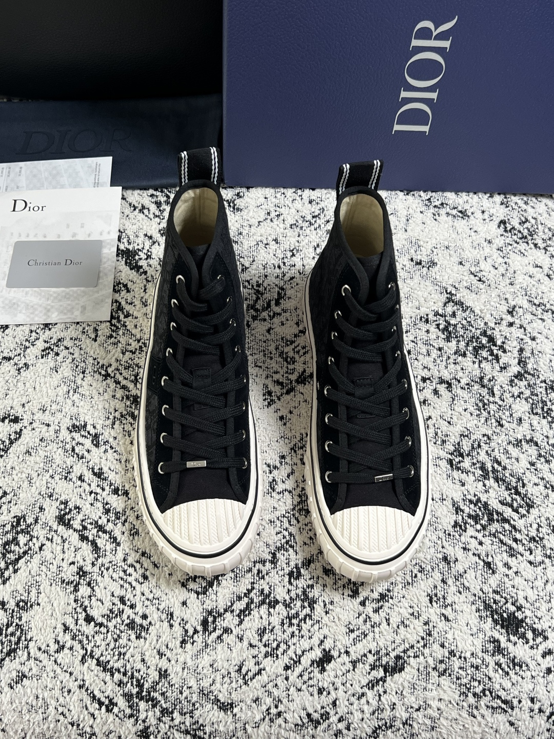 Dior 顶级工艺品 迪奥  高帮专柜同步 原厂配置，意大利进口原版牛皮面料，透气舒适进口水染牛里垫，鞋底：原厂特供原版