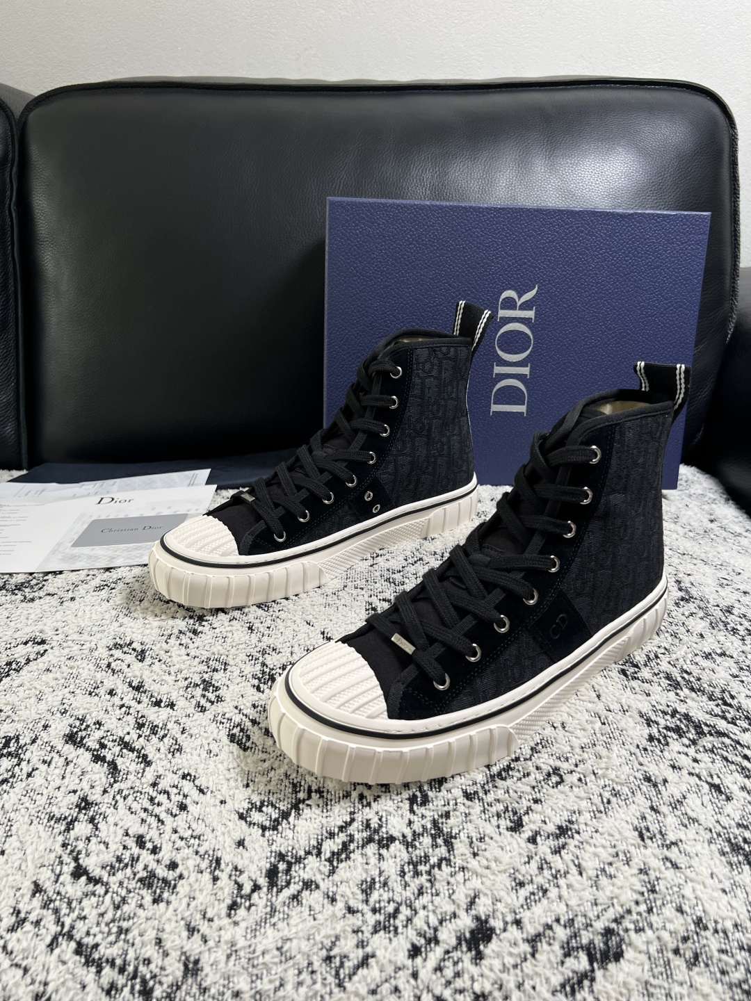 Dior 顶级工艺品 迪奥  高帮专柜同步 原厂配置，意大利进口原版牛皮面料，透气舒适进口水染牛里垫，鞋底：原厂特供原版