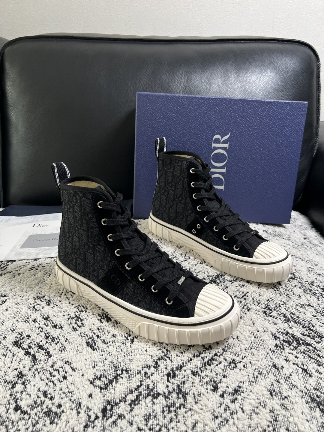 Dior 顶级工艺品 迪奥  高帮专柜同步 原厂配置，意大利进口原版牛皮面料，透气舒适进口水染牛里垫，鞋底：原厂特供原版