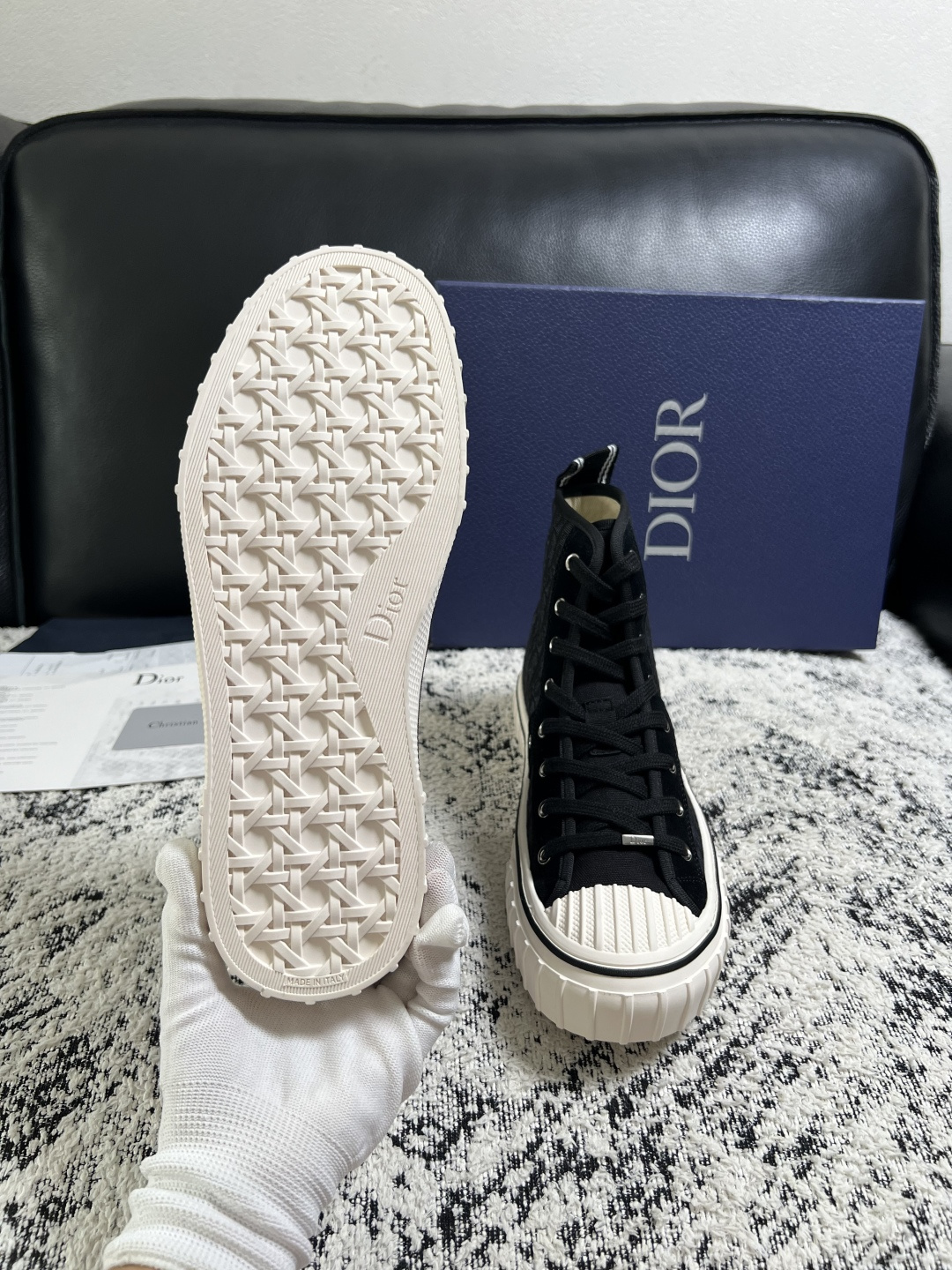 Dior 顶级工艺品 迪奥  高帮专柜同步 原厂配置，意大利进口原版牛皮面料，透气舒适进口水染牛里垫，鞋底：原厂特供原版