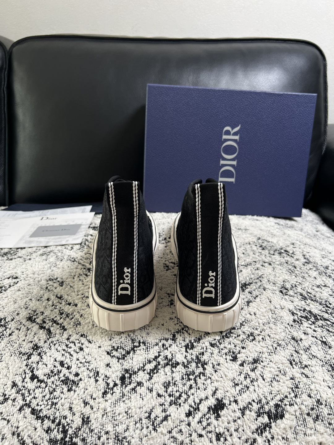 Dior 顶级工艺品 迪奥  高帮专柜同步 原厂配置，意大利进口原版牛皮面料，透气舒适进口水染牛里垫，鞋底：原厂特供原版