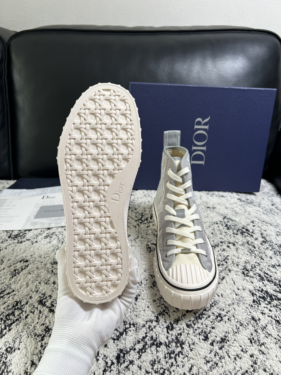 Dior 顶级工艺品 迪奥  高帮专柜同步 原厂配置，意大利进口原版牛皮面料，透气舒适进口水染牛里垫，鞋底：原厂特供原版