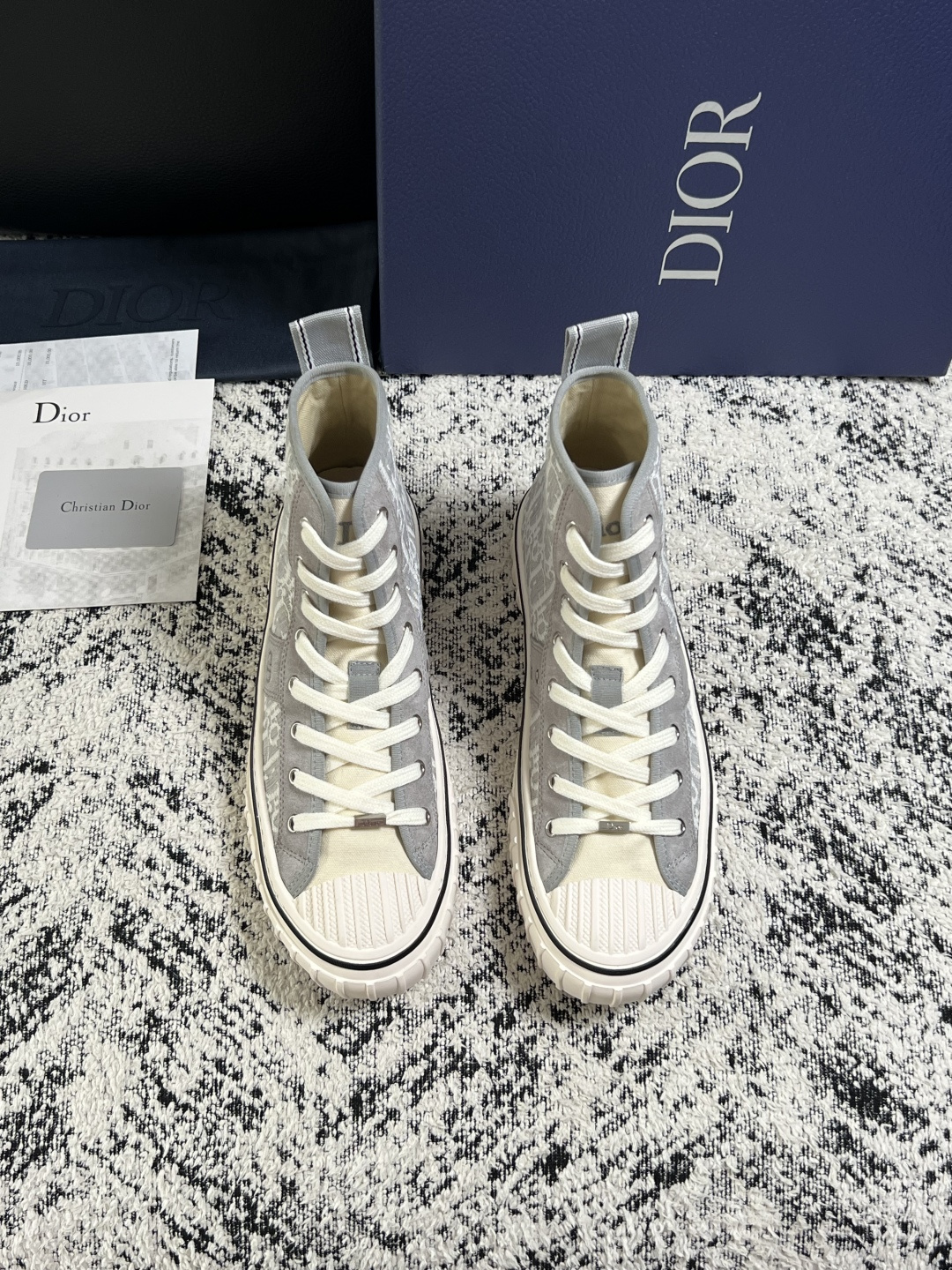 Dior 顶级工艺品 迪奥  高帮专柜同步 原厂配置，意大利进口原版牛皮面料，透气舒适进口水染牛里垫，鞋底：原厂特供原版