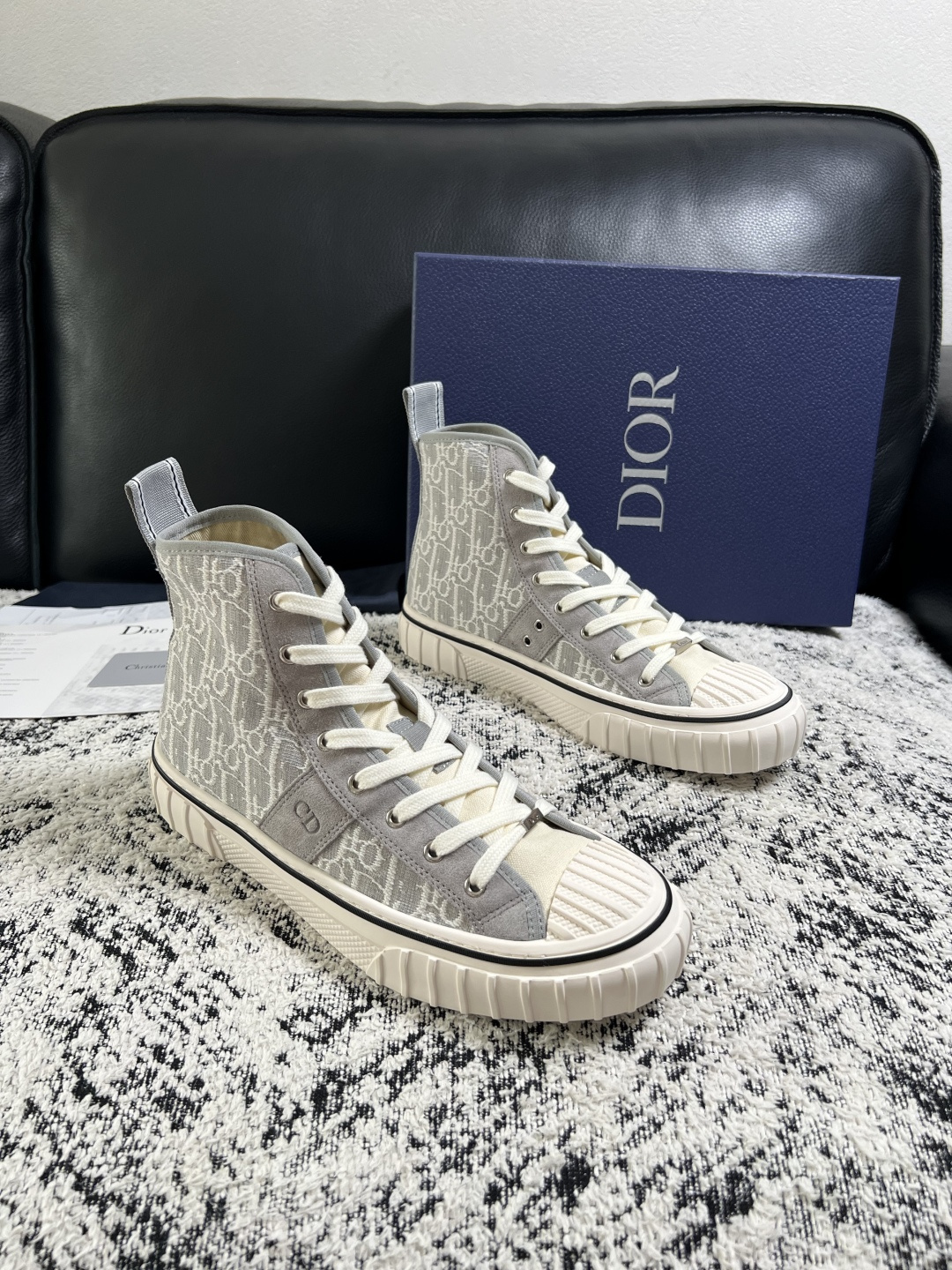 Dior 顶级工艺品 迪奥  高帮专柜同步 原厂配置，意大利进口原版牛皮面料，透气舒适进口水染牛里垫，鞋底：原厂特供原版