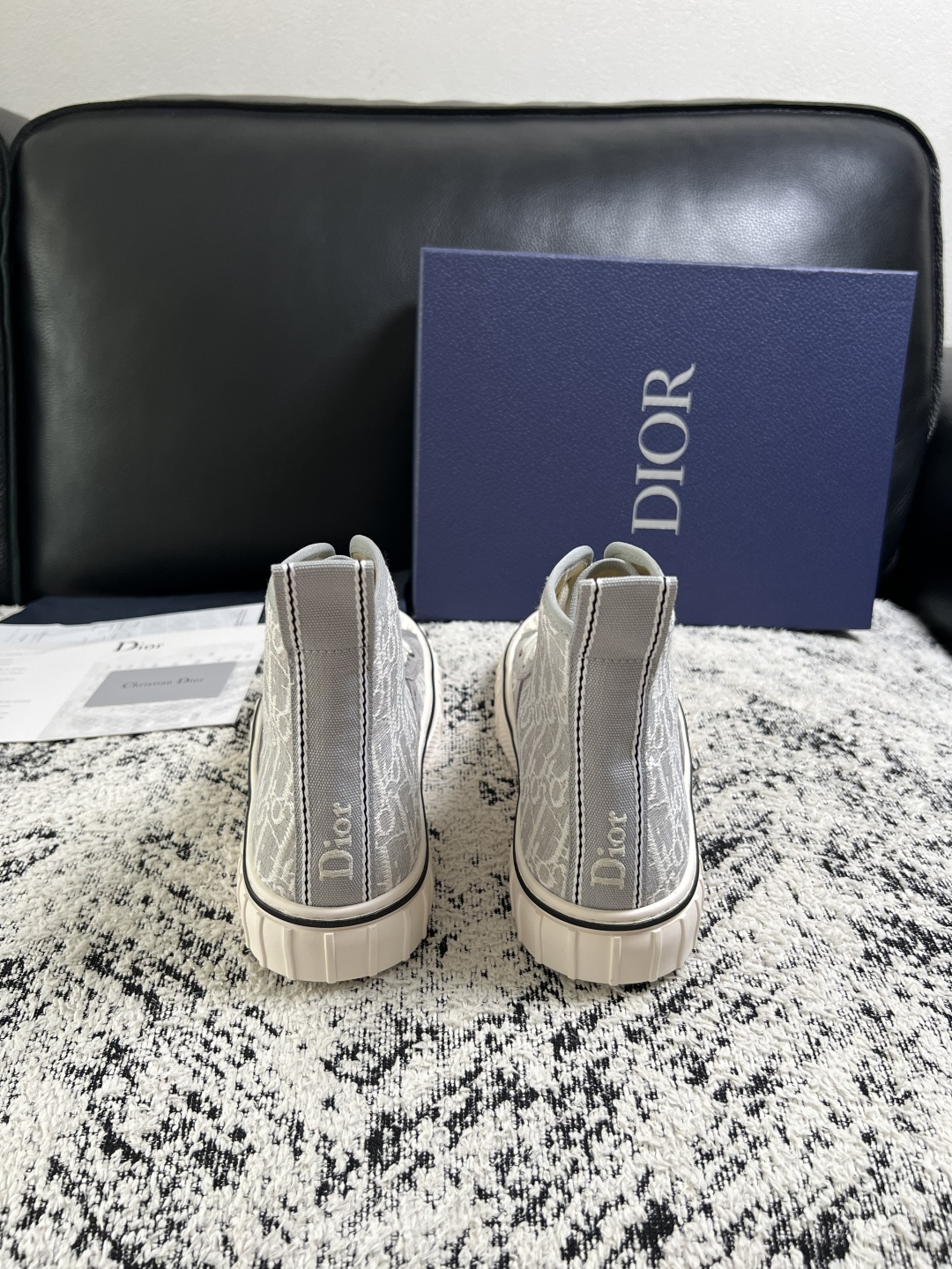 Dior 顶级工艺品 迪奥  高帮专柜同步 原厂配置，意大利进口原版牛皮面料，透气舒适进口水染牛里垫，鞋底：原厂特供原版