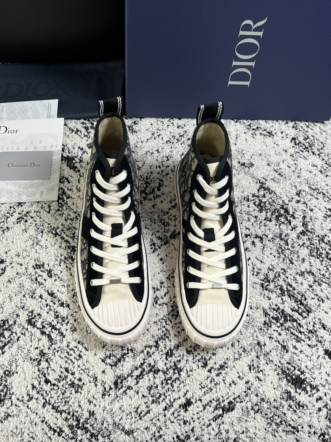 Dior 顶级工艺品 迪奥  高帮专柜同步 原厂配置，意大利进口原版牛皮面料，透气舒适进口水染牛里垫，鞋底：原厂特供原版