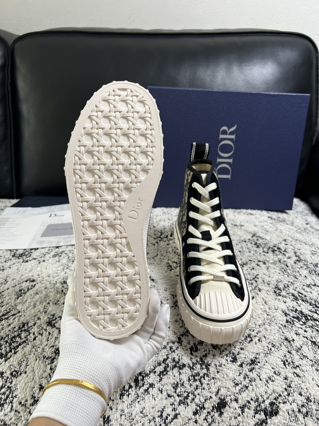 Dior 顶级工艺品 迪奥  高帮专柜同步 原厂配置，意大利进口原版牛皮面料，透气舒适进口水染牛里垫，鞋底：原厂特供原版