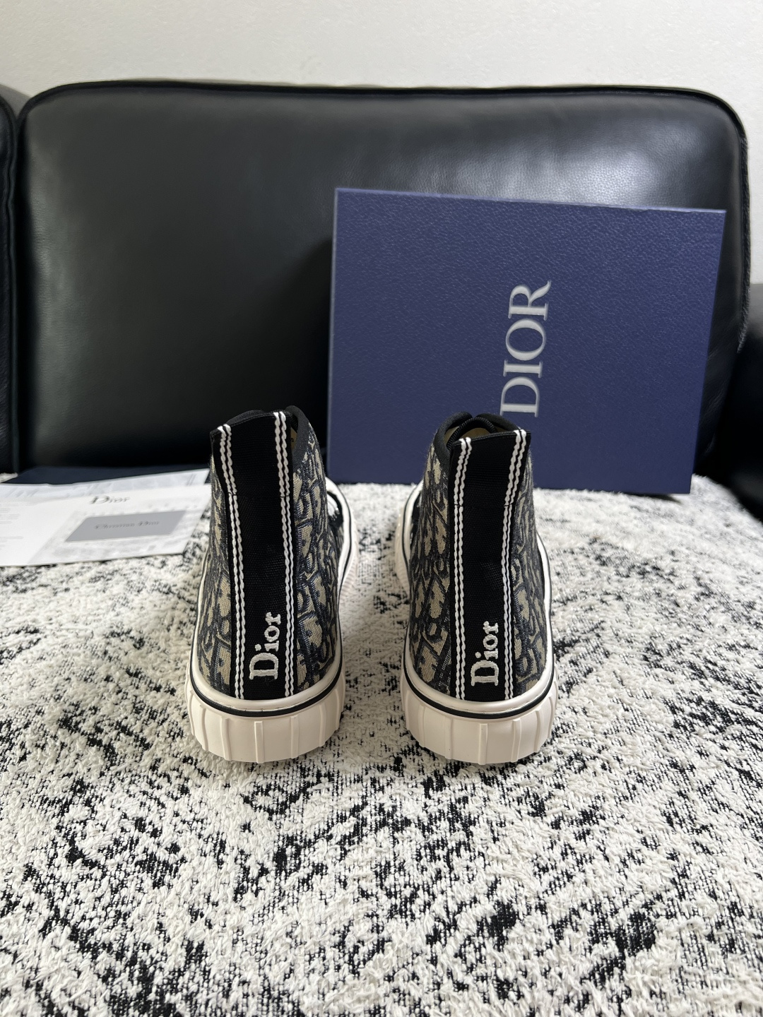 Dior 顶级工艺品 迪奥  高帮专柜同步 原厂配置，意大利进口原版牛皮面料，透气舒适进口水染牛里垫，鞋底：原厂特供原版