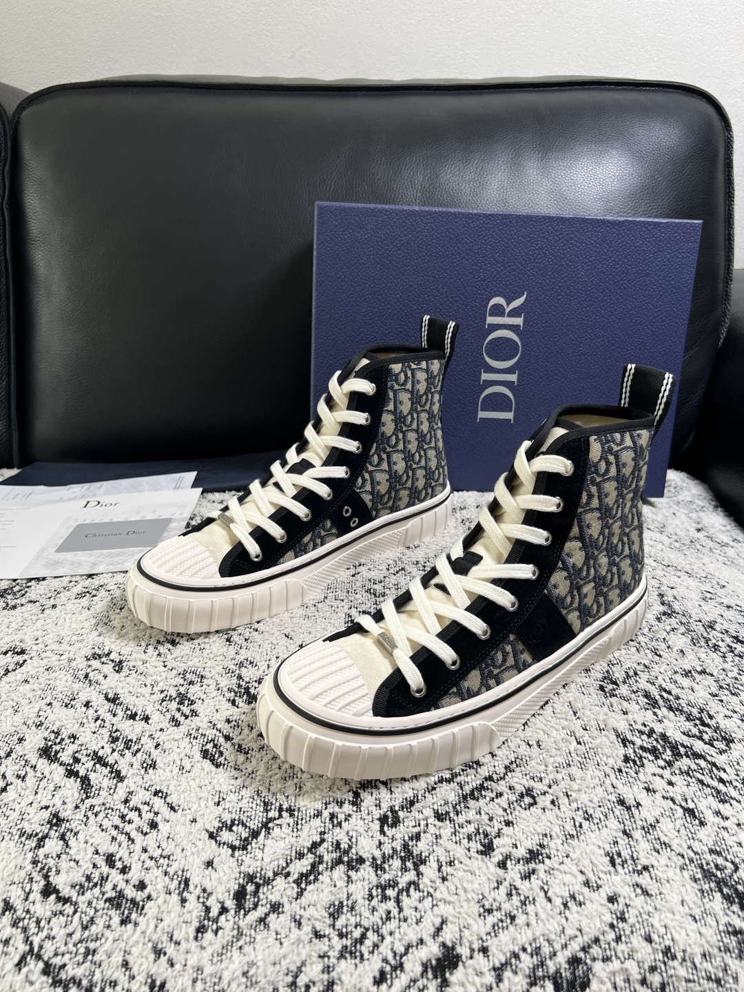 Dior 顶级工艺品 迪奥  高帮专柜同步 原厂配置，意大利进口原版牛皮面料，透气舒适进口水染牛里垫，鞋底：原厂特供原版