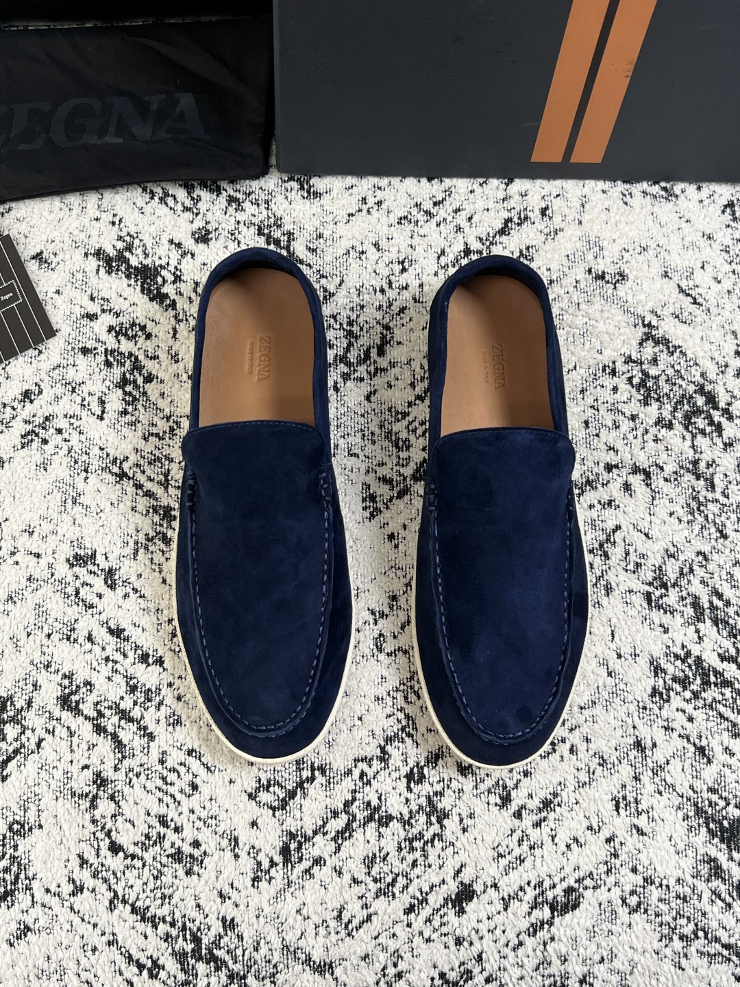 Zegna  高品质  顶级工艺品  杰尼亚  专柜新款原厂配置，意大利进口牛皮面料，进口牛里垫，透气舒适，鞋底：原厂特
