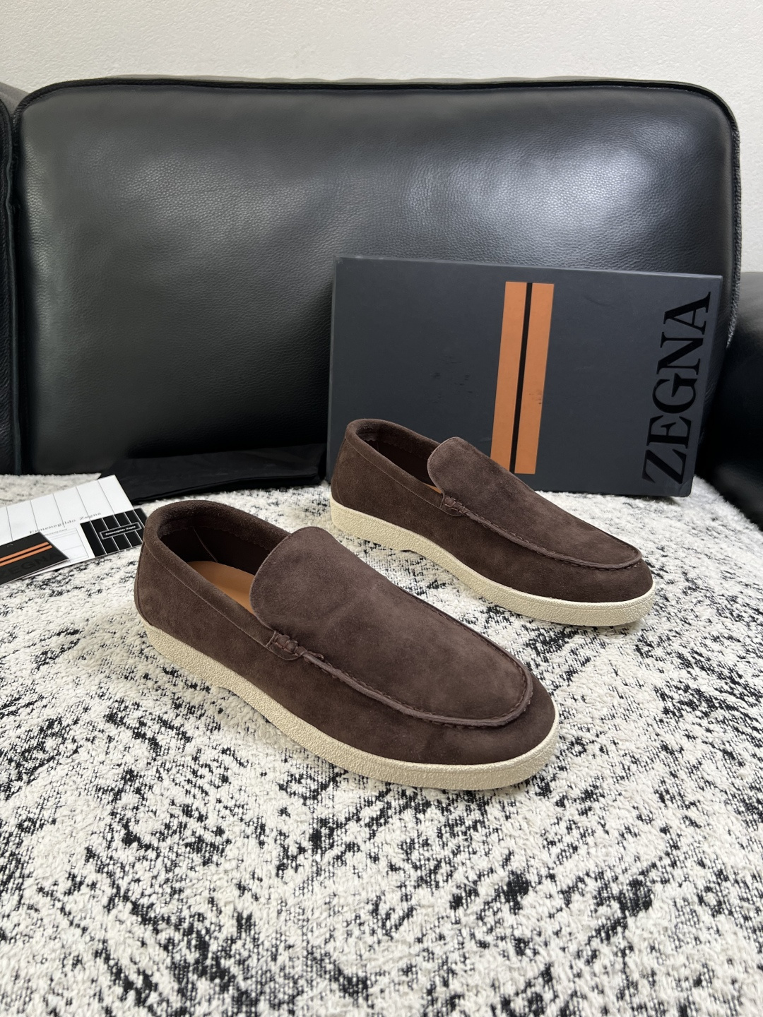 NO:956614,Zegna high-quality top crafts Zegna counter new original factory configuration, imported cowhide fabric from Italy, imported cowhide lining, breathable and comfortable, original soles specially provided by the factory and super comfortable, original factory follow-up goods code number 39-44 (order 38 45),,zegna,cowhide19860909Zegna 高品质 顶级工艺品 杰尼亚 专柜新款原厂配置,意大利进口牛皮面料,进口牛里垫,透气舒适,鞋底原厂特供原版底超级舒适,原厂跟单货 码数 39-44（订38 45）,,zegna,cowhide,Men's shoes
