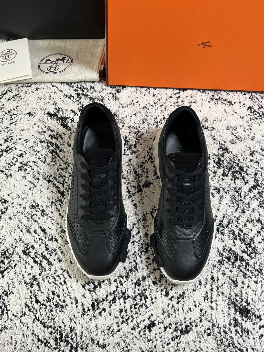 Hermes  高品质  顶级工艺品  爱马仕 专柜同步发售原厂配置，意大利进口原版牛皮面料，高品质拼接工艺，全进口水染