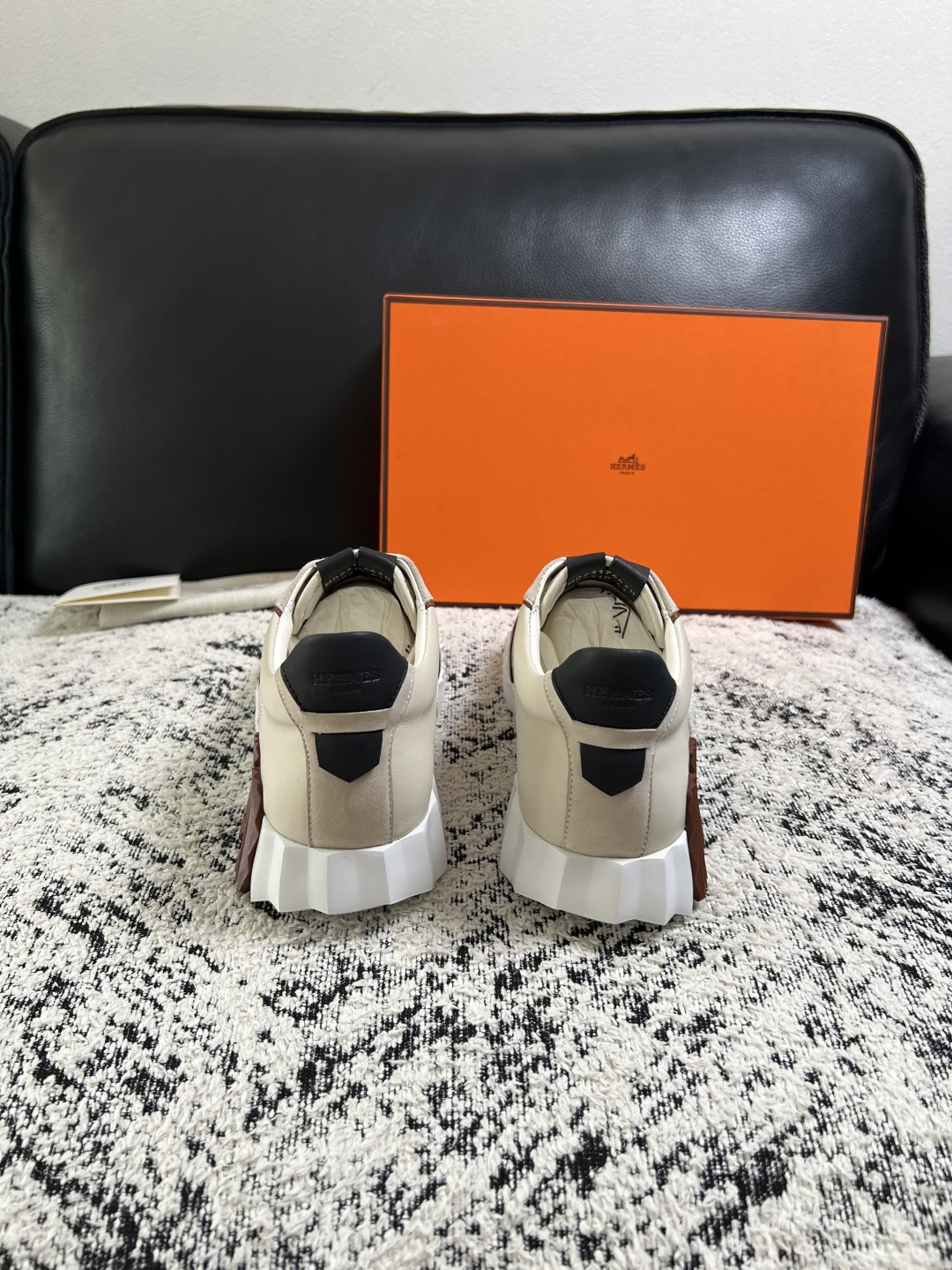 Hermes  高品质  顶级工艺品  爱马仕 专柜同步发售原厂配置，意大利进口原版牛皮面料，高品质拼接工艺，全进口水染