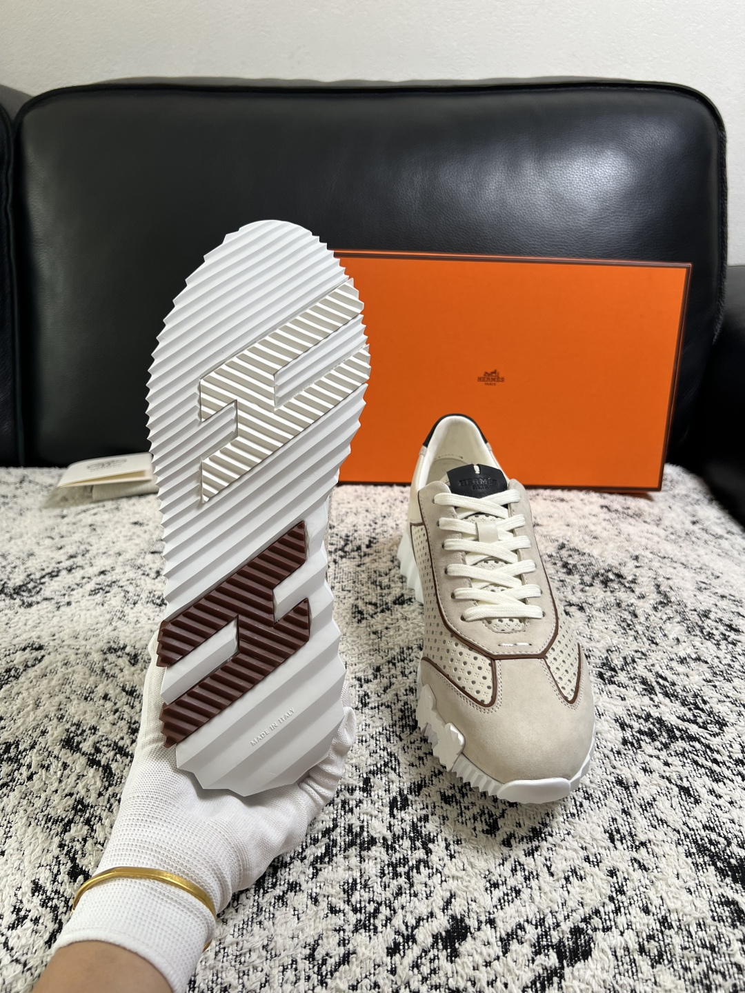 Hermes  高品质  顶级工艺品  爱马仕 专柜同步发售原厂配置，意大利进口原版牛皮面料，高品质拼接工艺，全进口水染