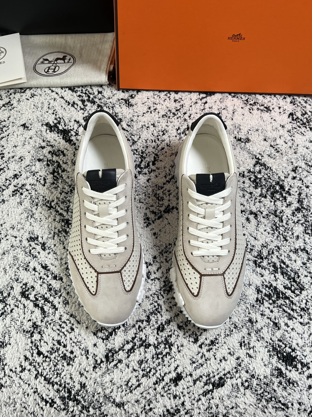 Hermes  高品质  顶级工艺品  爱马仕 专柜同步发售原厂配置，意大利进口原版牛皮面料，高品质拼接工艺，全进口水染
