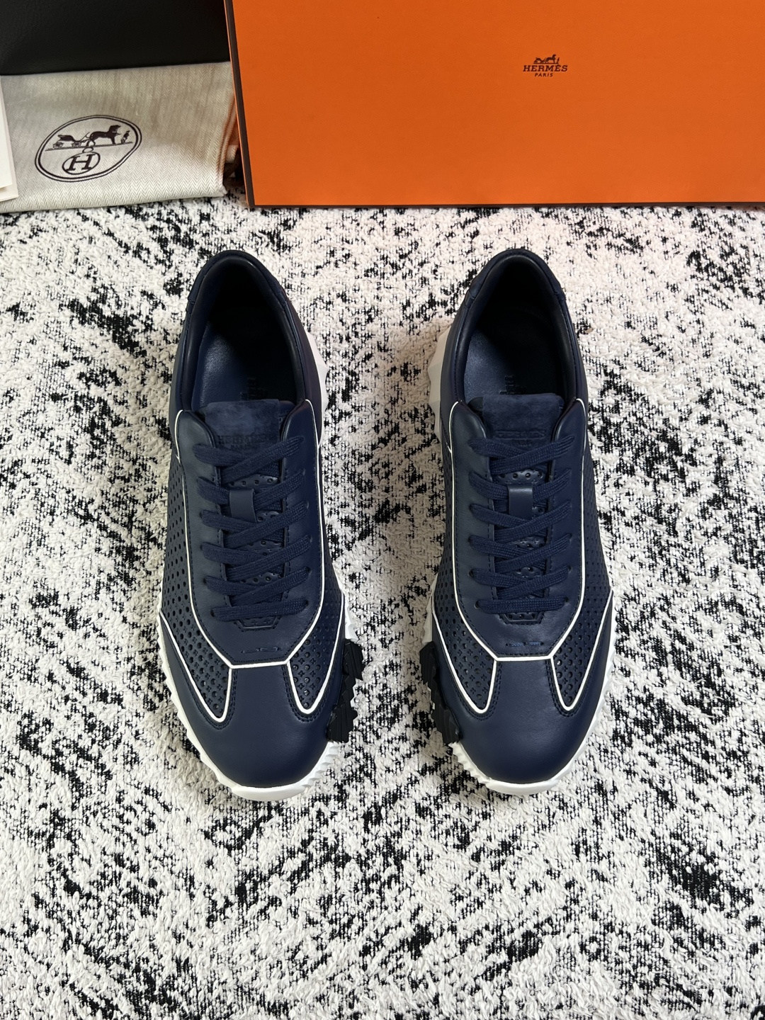 Hermes  高品质  顶级工艺品  爱马仕 专柜同步发售原厂配置，意大利进口原版牛皮面料，高品质拼接工艺，全进口水染