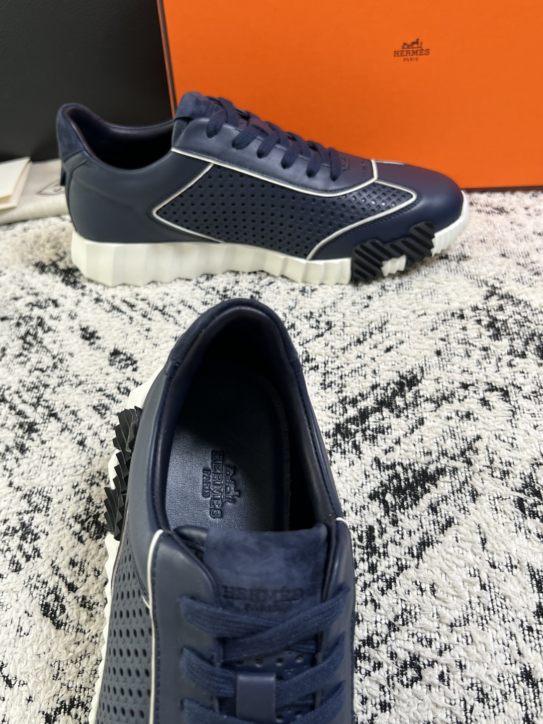 Hermes  高品质  顶级工艺品  爱马仕 专柜同步发售原厂配置，意大利进口原版牛皮面料，高品质拼接工艺，全进口水染