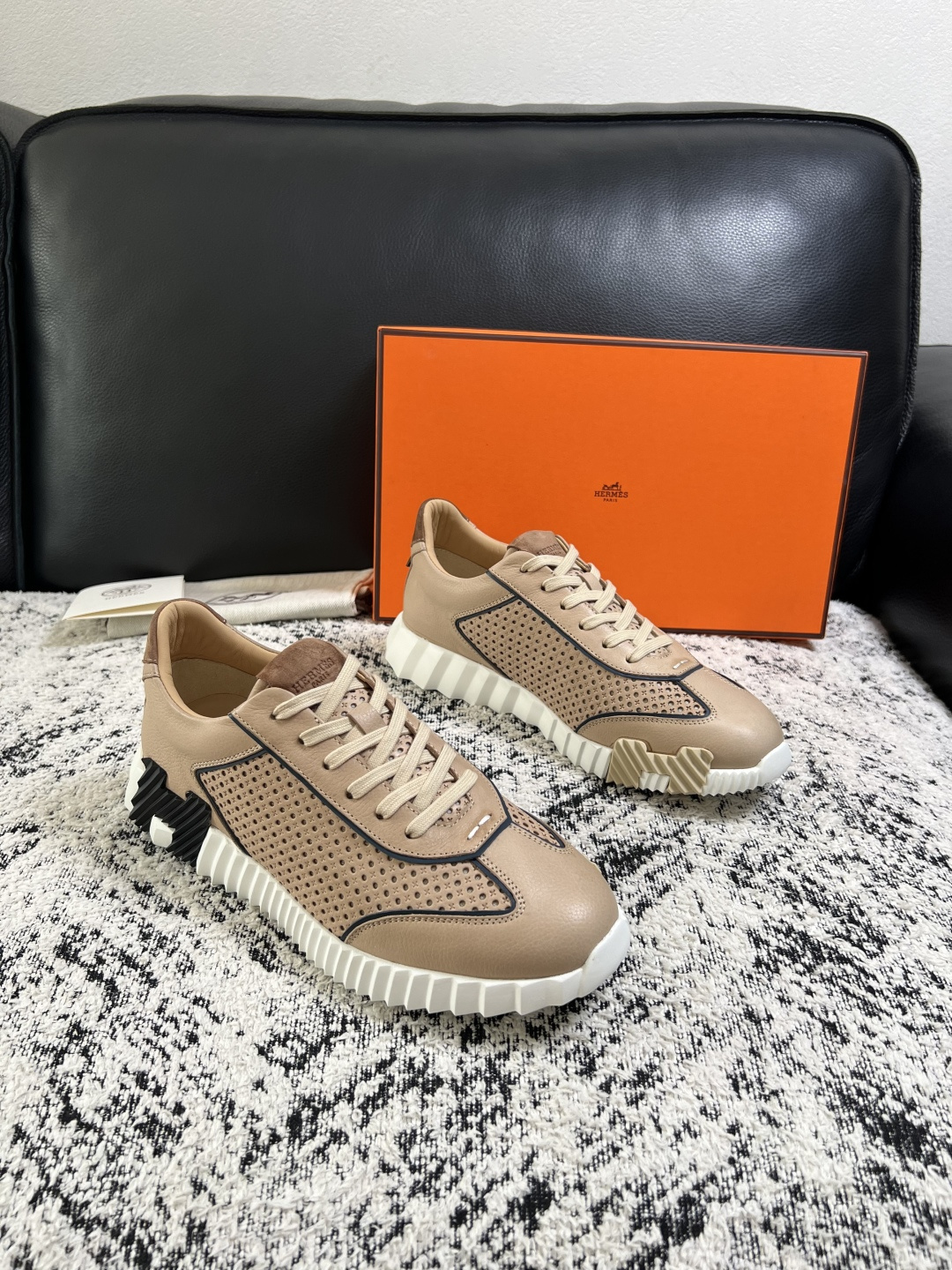 Hermes  高品质  顶级工艺品  爱马仕 专柜同步发售原厂配置，意大利进口原版牛皮面料，高品质拼接工艺，全进口水染