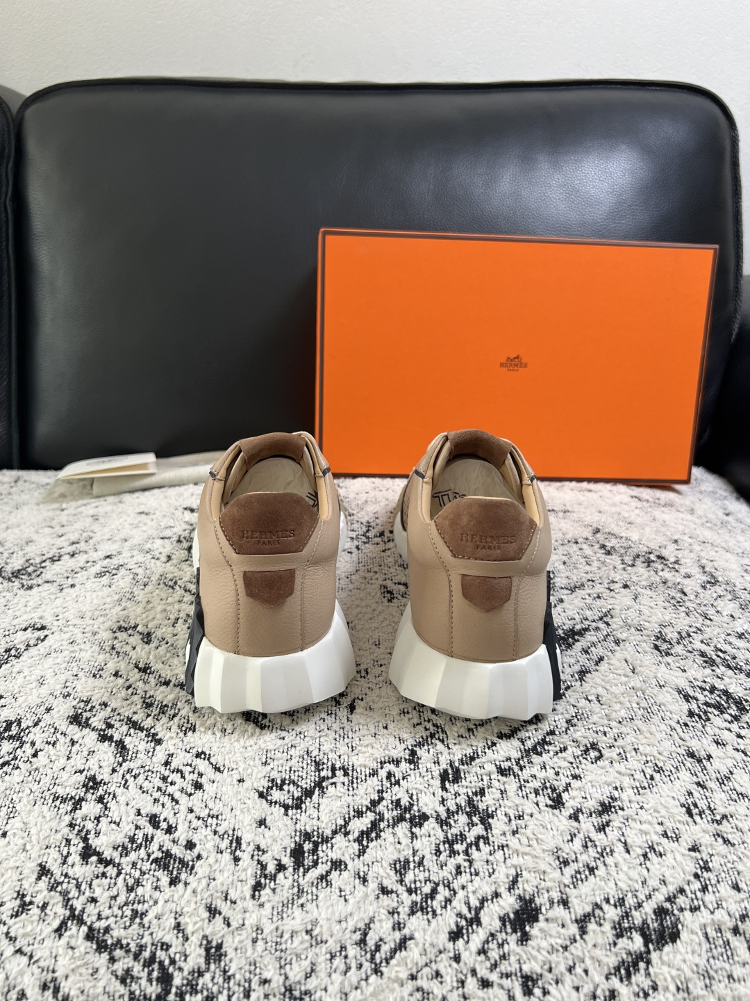 Hermes  高品质  顶级工艺品  爱马仕 专柜同步发售原厂配置，意大利进口原版牛皮面料，高品质拼接工艺，全进口水染