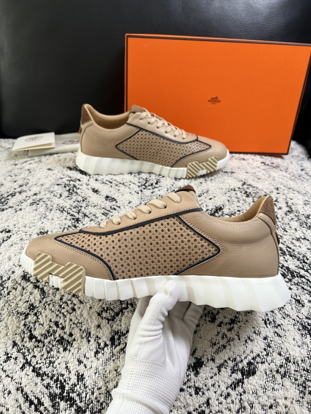 Hermes  高品质  顶级工艺品  爱马仕 专柜同步发售原厂配置，意大利进口原版牛皮面料，高品质拼接工艺，全进口水染