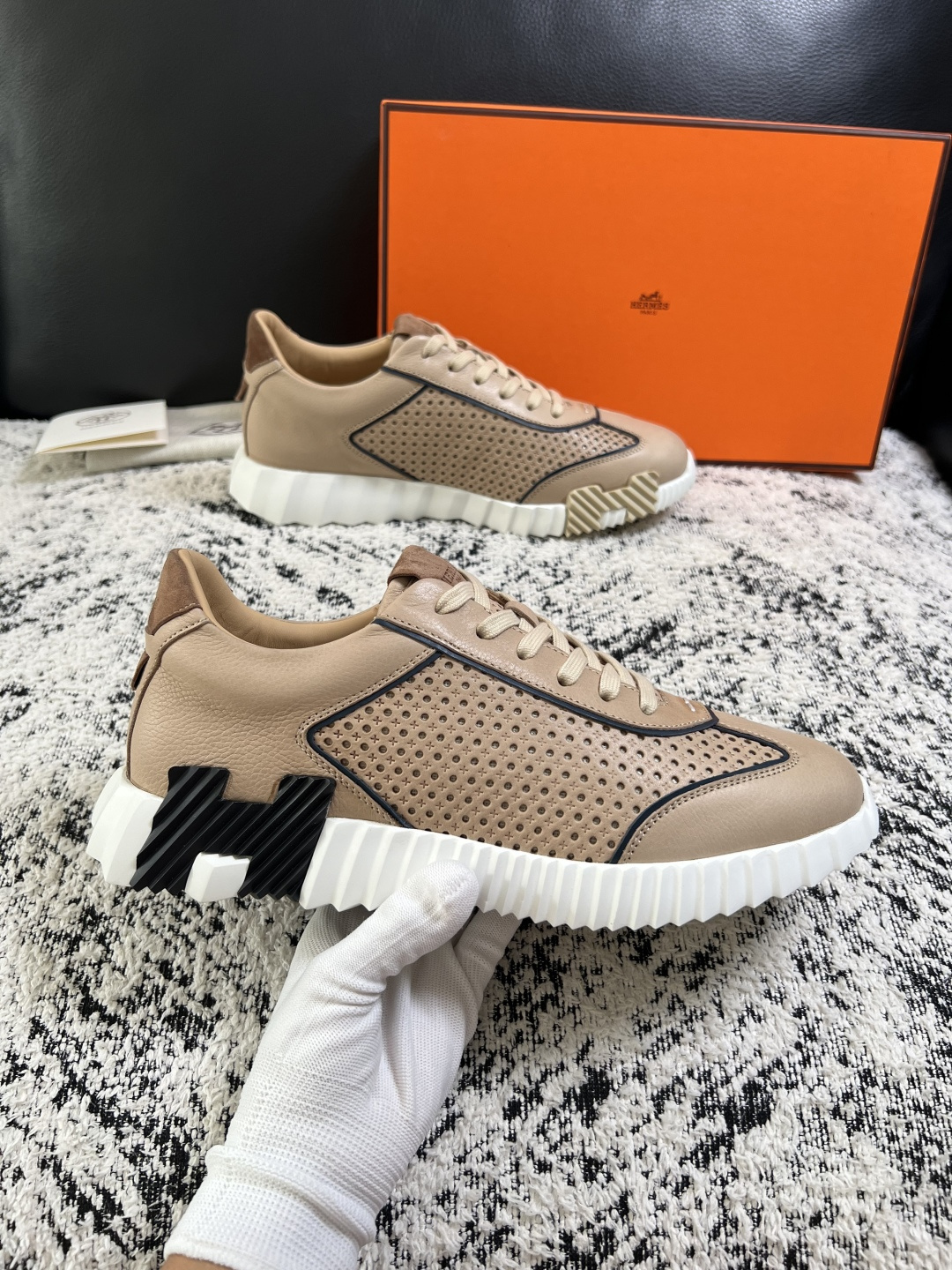Hermes  高品质  顶级工艺品  爱马仕 专柜同步发售原厂配置，意大利进口原版牛皮面料，高品质拼接工艺，全进口水染