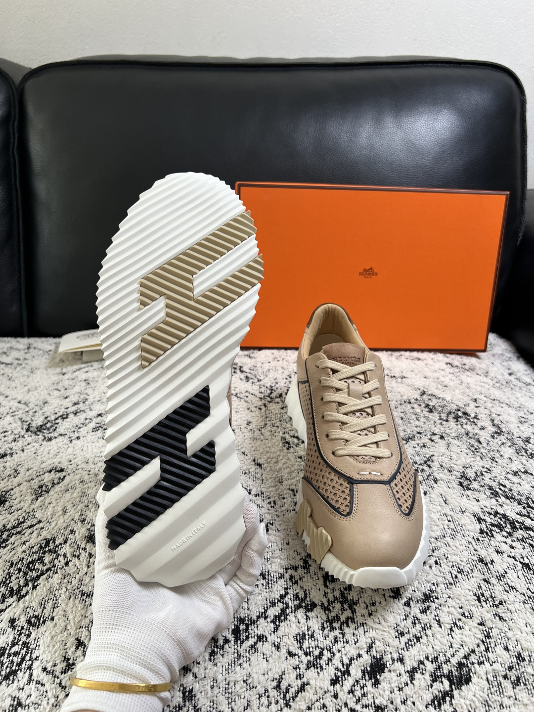 Hermes  高品质  顶级工艺品  爱马仕 专柜同步发售原厂配置，意大利进口原版牛皮面料，高品质拼接工艺，全进口水染