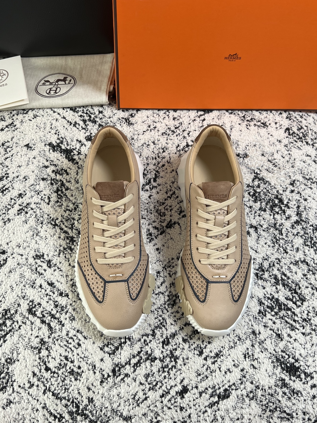 Hermes  高品质  顶级工艺品  爱马仕 专柜同步发售原厂配置，意大利进口原版牛皮面料，高品质拼接工艺，全进口水染