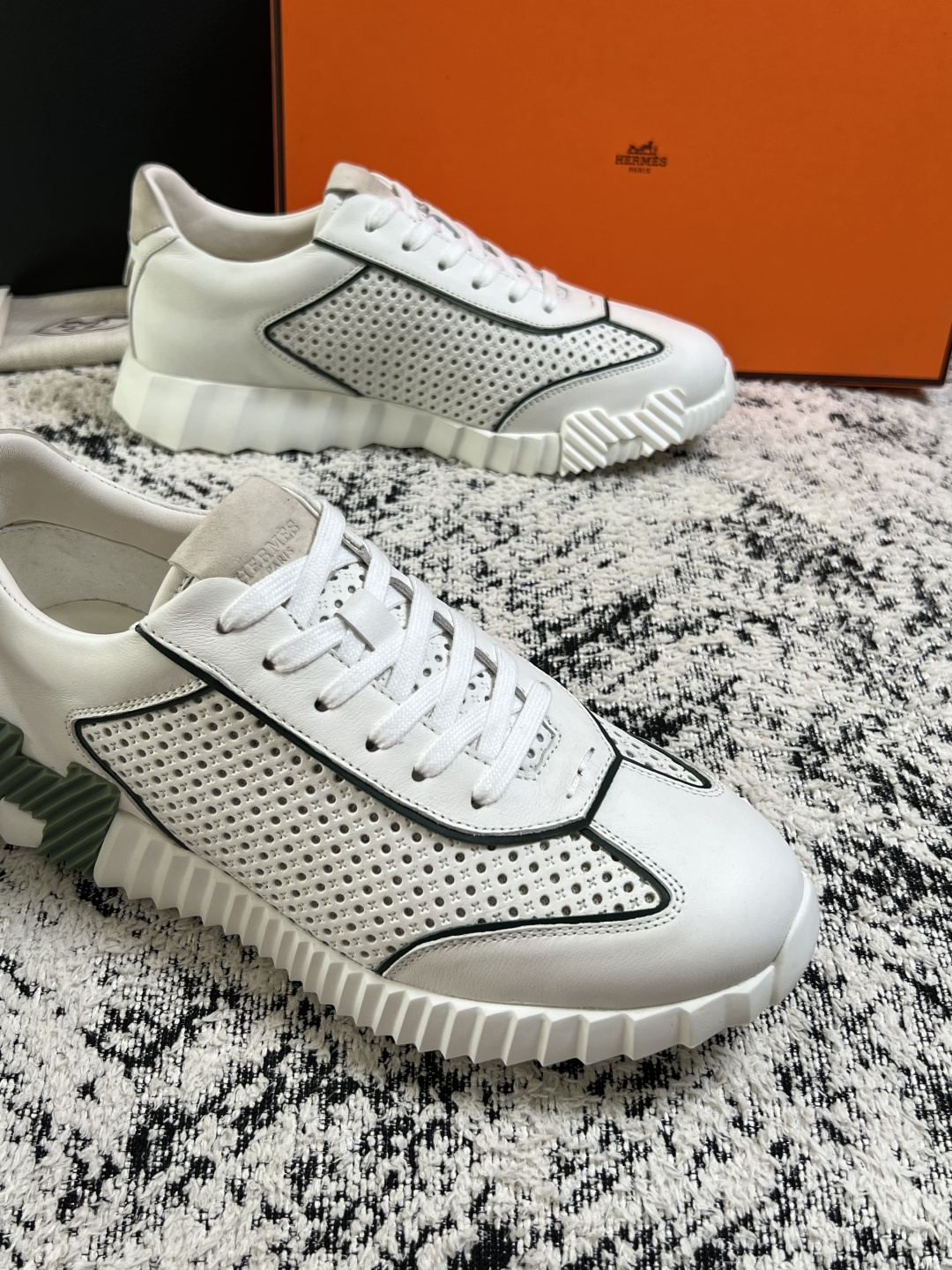 Hermes  高品质  顶级工艺品  爱马仕 专柜同步发售原厂配置，意大利进口原版牛皮面料，高品质拼接工艺，全进口水染