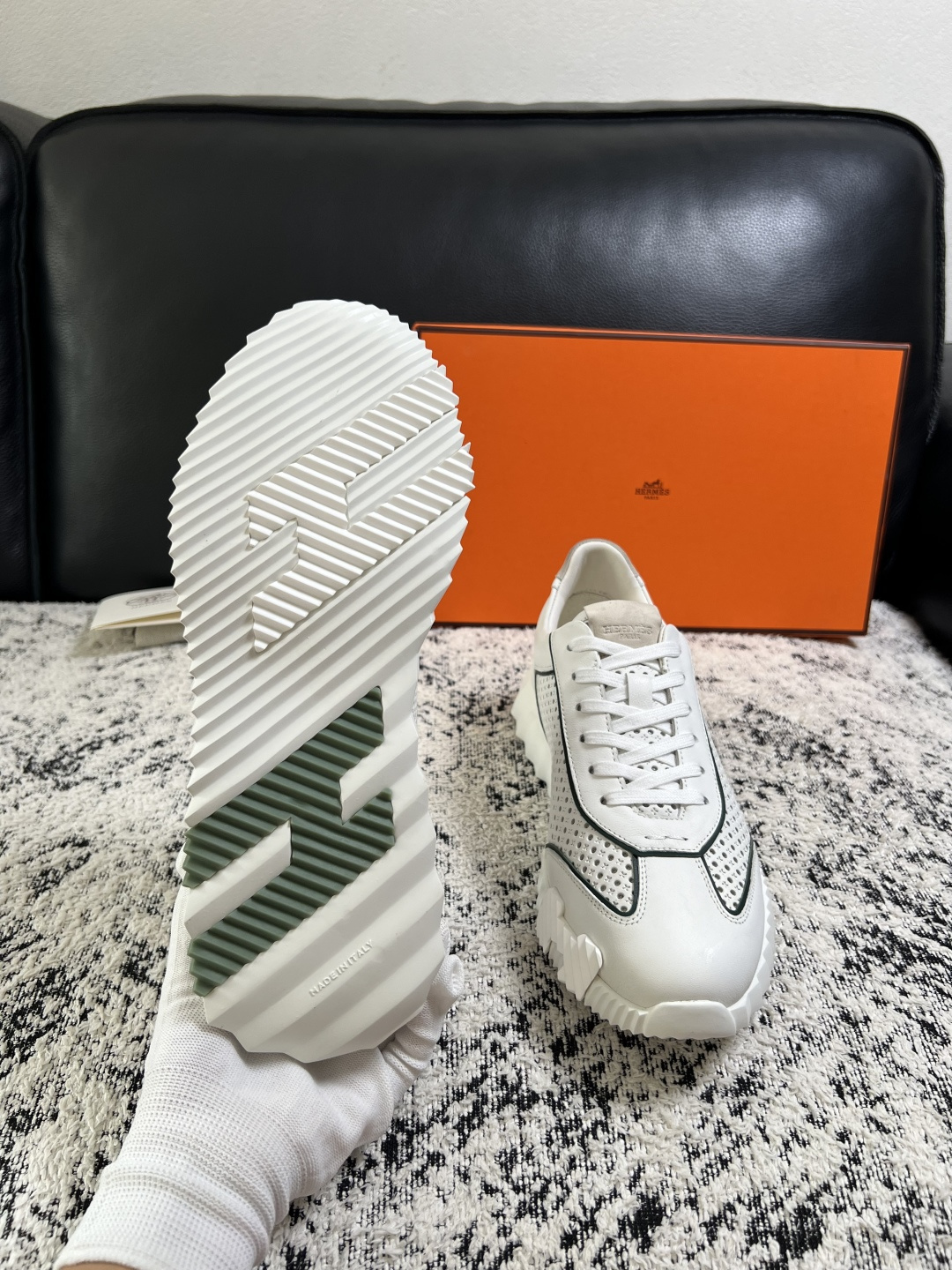 Hermes  高品质  顶级工艺品  爱马仕 专柜同步发售原厂配置，意大利进口原版牛皮面料，高品质拼接工艺，全进口水染
