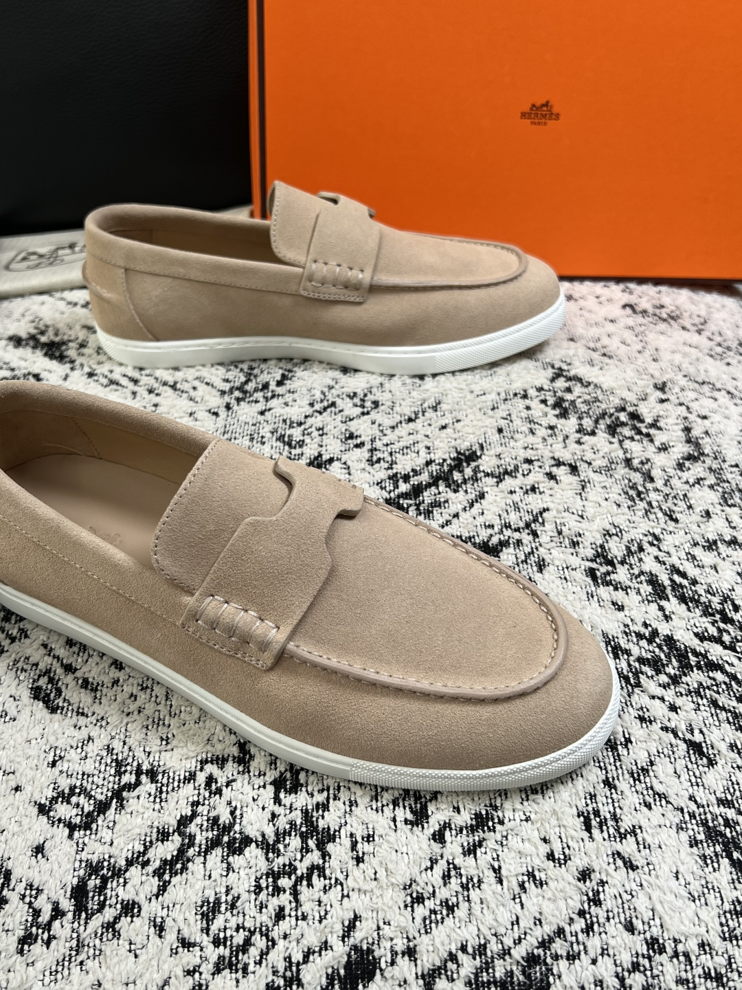 Hermes  高品质  顶级工艺品  爱马仕 专柜同步发售原厂配置，意大利进口原版牛皮面料，高品质拼接工艺，全进口水染