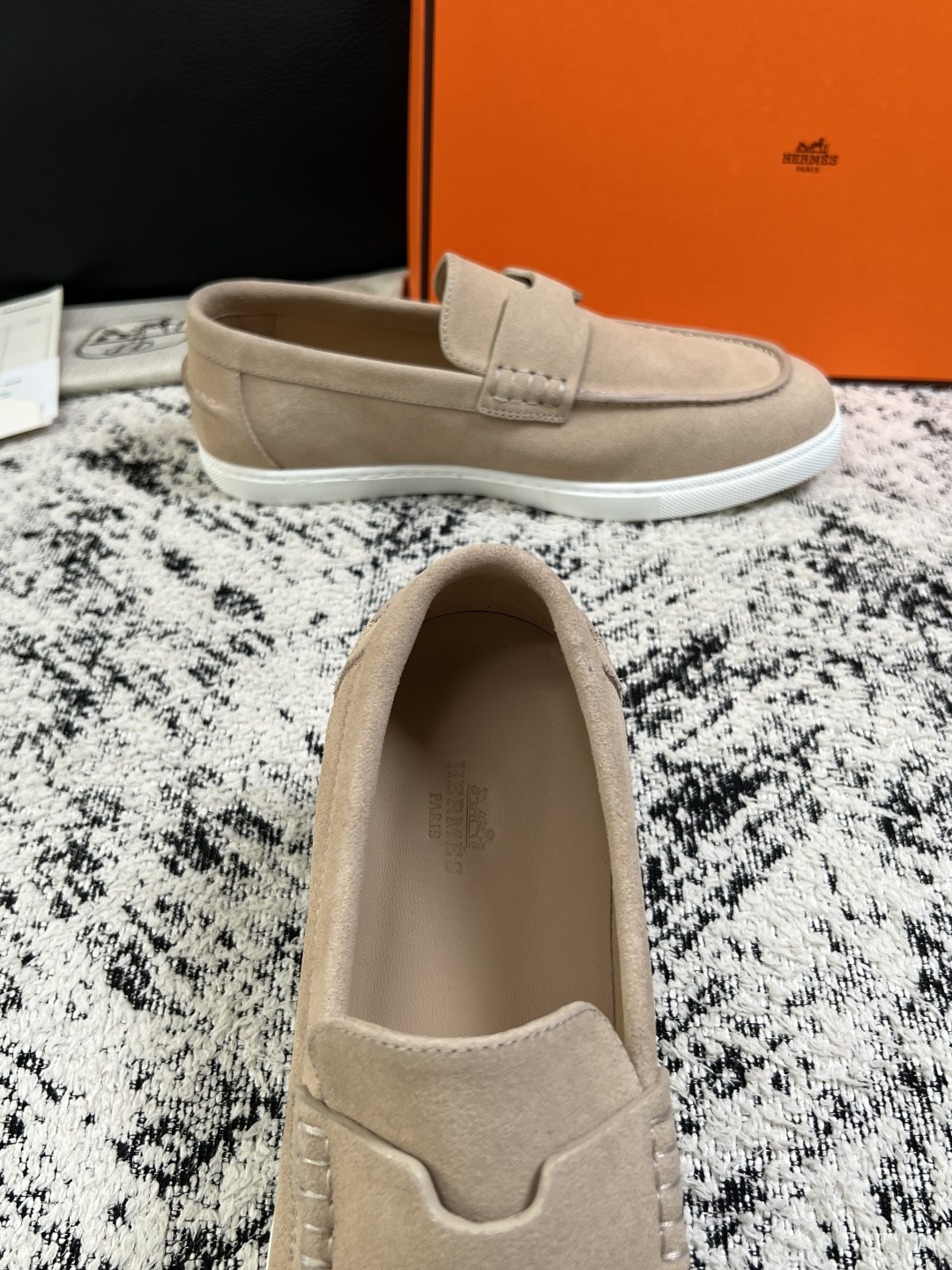 Hermes  高品质  顶级工艺品  爱马仕 专柜同步发售原厂配置，意大利进口原版牛皮面料，高品质拼接工艺，全进口水染