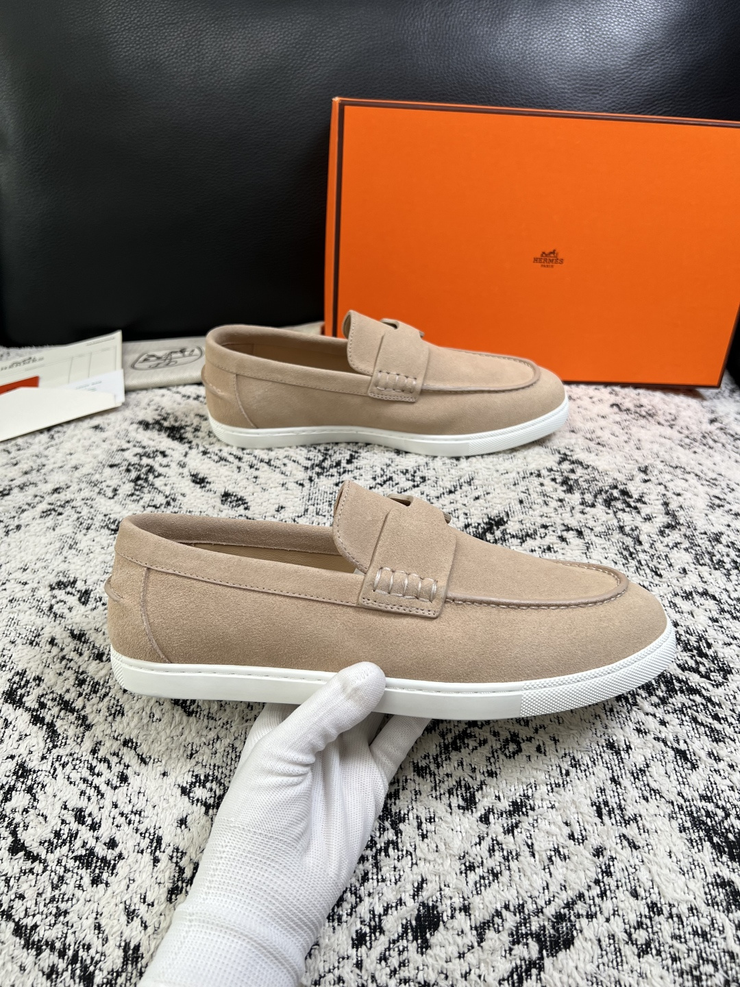 Hermes  高品质  顶级工艺品  爱马仕 专柜同步发售原厂配置，意大利进口原版牛皮面料，高品质拼接工艺，全进口水染