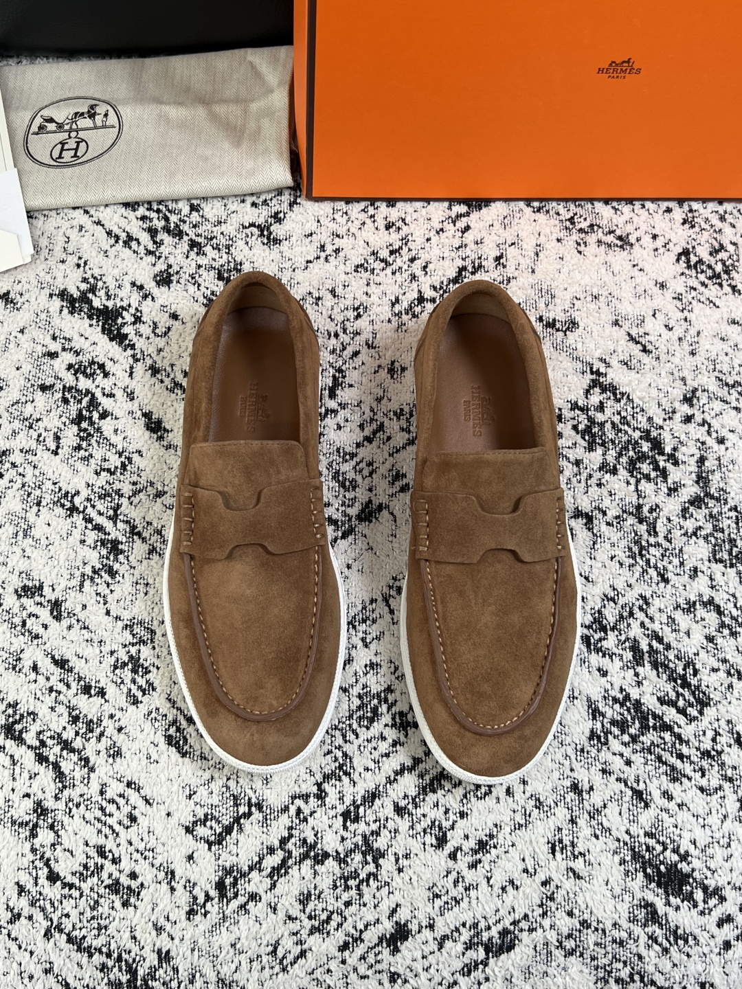 Hermes  高品质  顶级工艺品  爱马仕 专柜同步发售原厂配置，意大利进口原版牛皮面料，高品质拼接工艺，全进口水染
