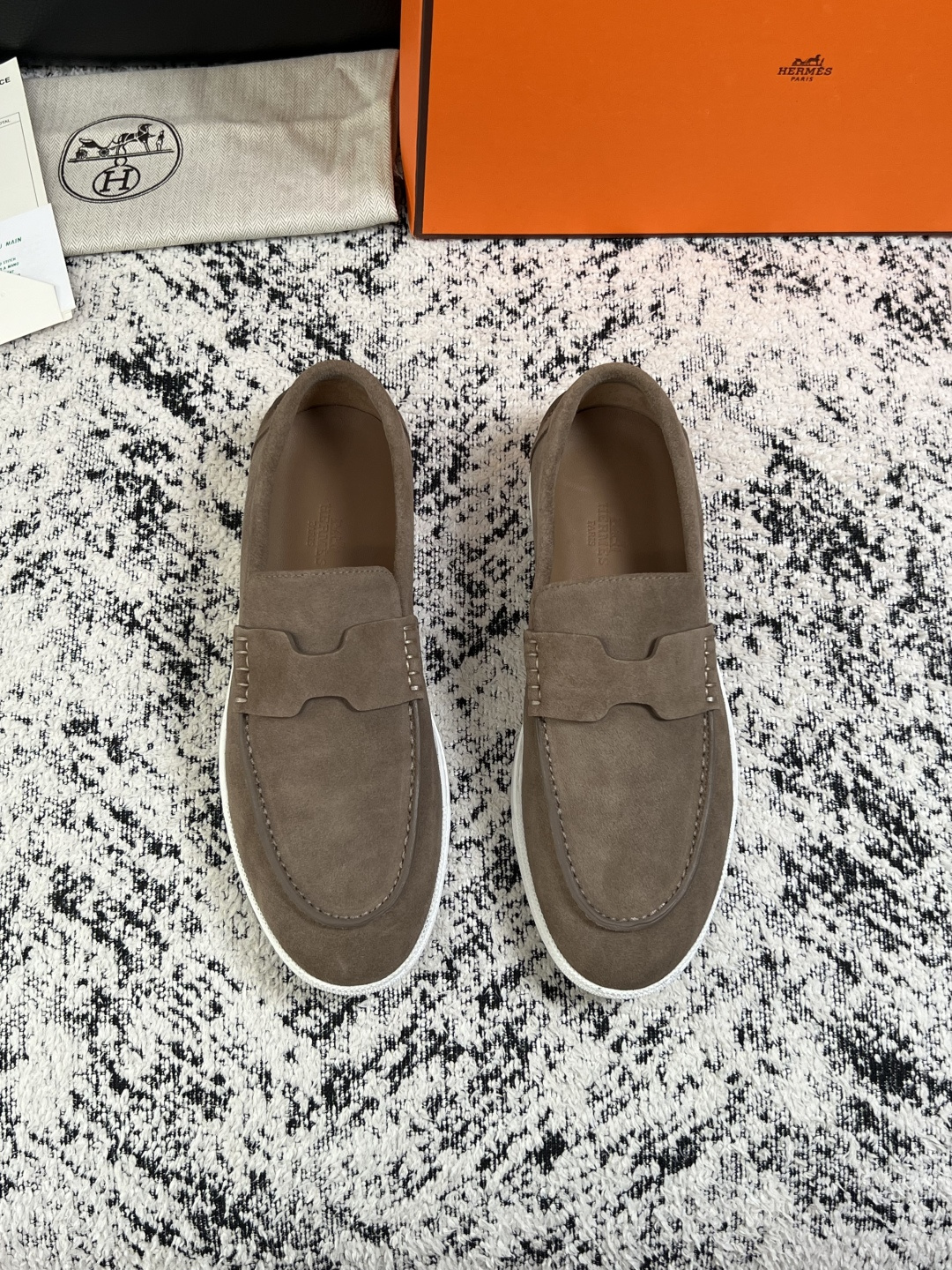 Hermes  高品质  顶级工艺品  爱马仕 专柜同步发售原厂配置，意大利进口原版牛皮面料，高品质拼接工艺，全进口水染