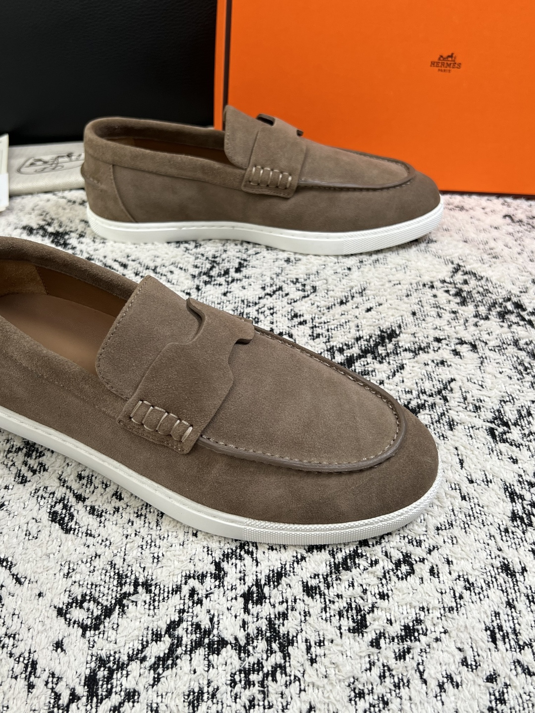 Hermes  高品质  顶级工艺品  爱马仕 专柜同步发售原厂配置，意大利进口原版牛皮面料，高品质拼接工艺，全进口水染