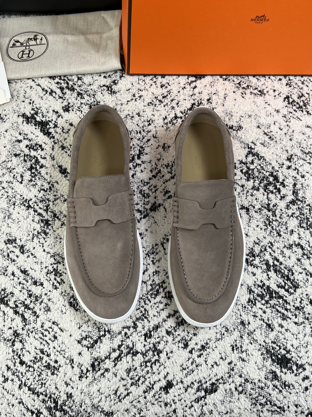 Hermes  高品质  顶级工艺品  爱马仕 专柜同步发售原厂配置，意大利进口原版牛皮面料，高品质拼接工艺，全进口水染