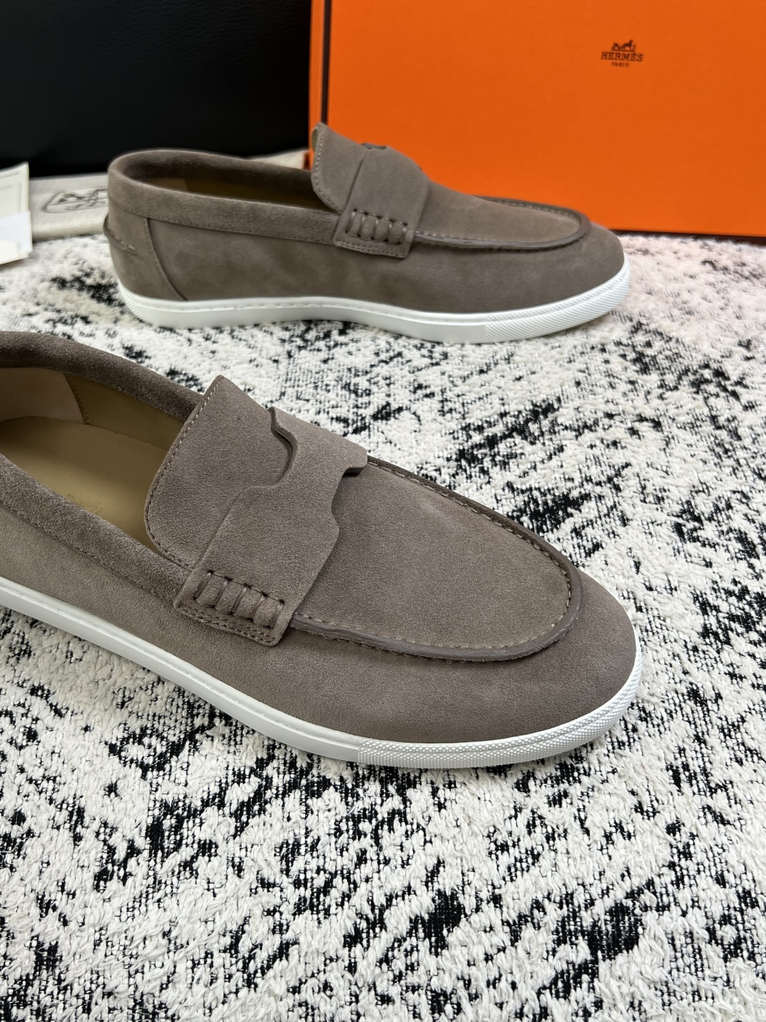 Hermes  高品质  顶级工艺品  爱马仕 专柜同步发售原厂配置，意大利进口原版牛皮面料，高品质拼接工艺，全进口水染
