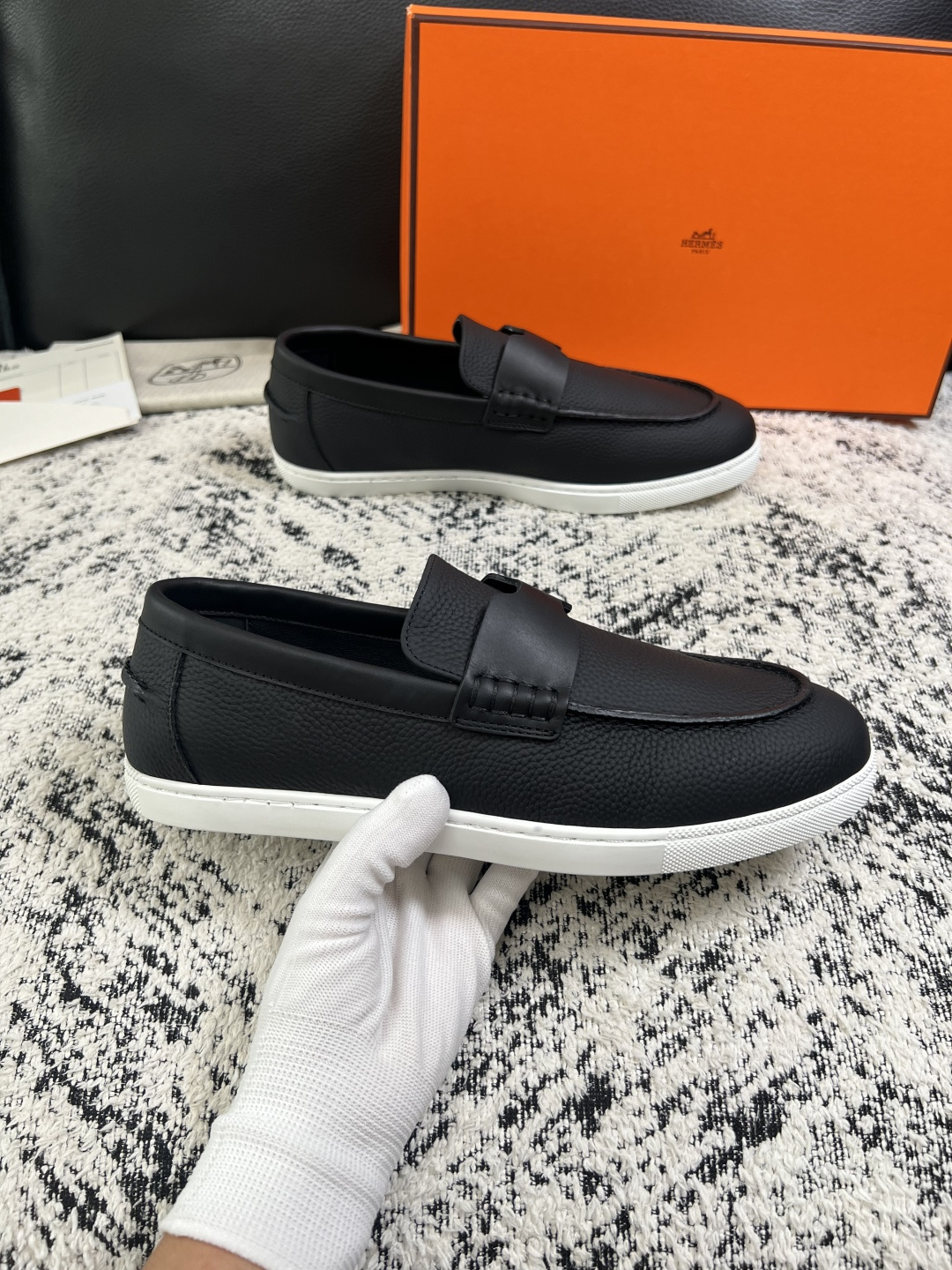 Hermes  高品质  顶级工艺品  爱马仕 专柜同步发售原厂配置，意大利进口原版牛皮面料，高品质拼接工艺，全进口水染
