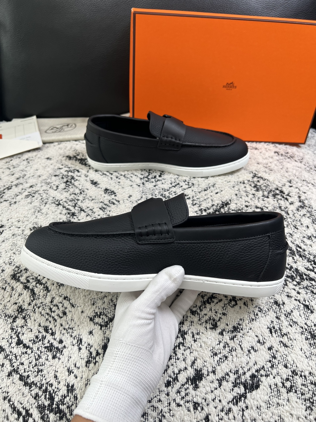 Hermes  高品质  顶级工艺品  爱马仕 专柜同步发售原厂配置，意大利进口原版牛皮面料，高品质拼接工艺，全进口水染