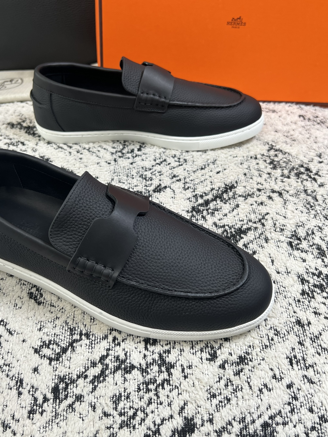 Hermes  高品质  顶级工艺品  爱马仕 专柜同步发售原厂配置，意大利进口原版牛皮面料，高品质拼接工艺，全进口水染