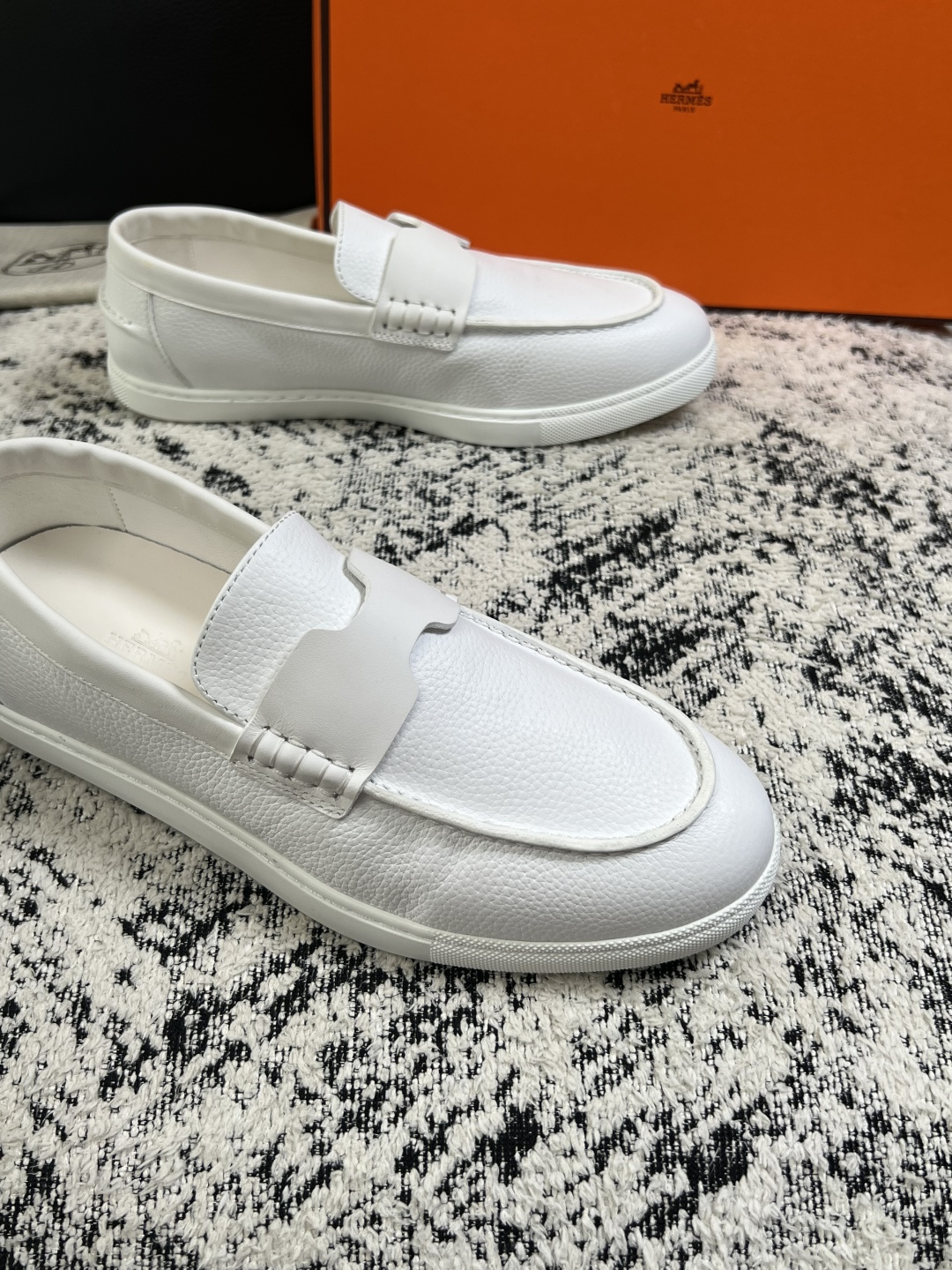 Hermes  高品质  顶级工艺品  爱马仕 专柜同步发售原厂配置，意大利进口原版牛皮面料，高品质拼接工艺，全进口水染