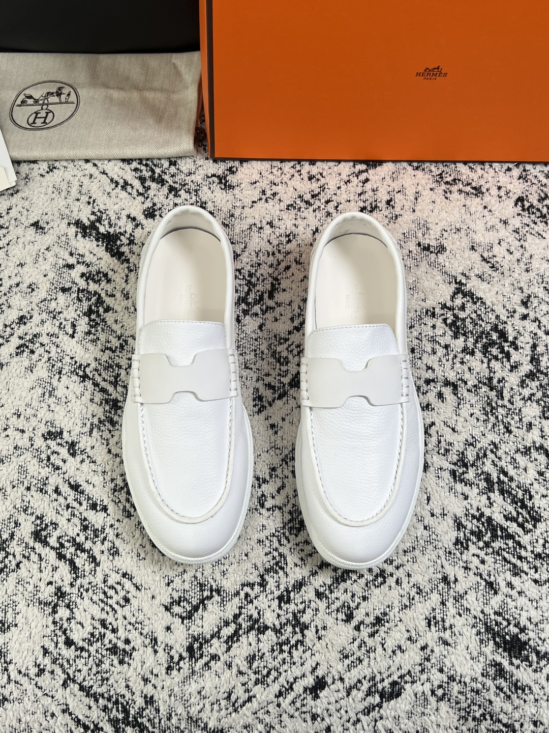 Hermes  高品质  顶级工艺品  爱马仕 专柜同步发售原厂配置，意大利进口原版牛皮面料，高品质拼接工艺，全进口水染