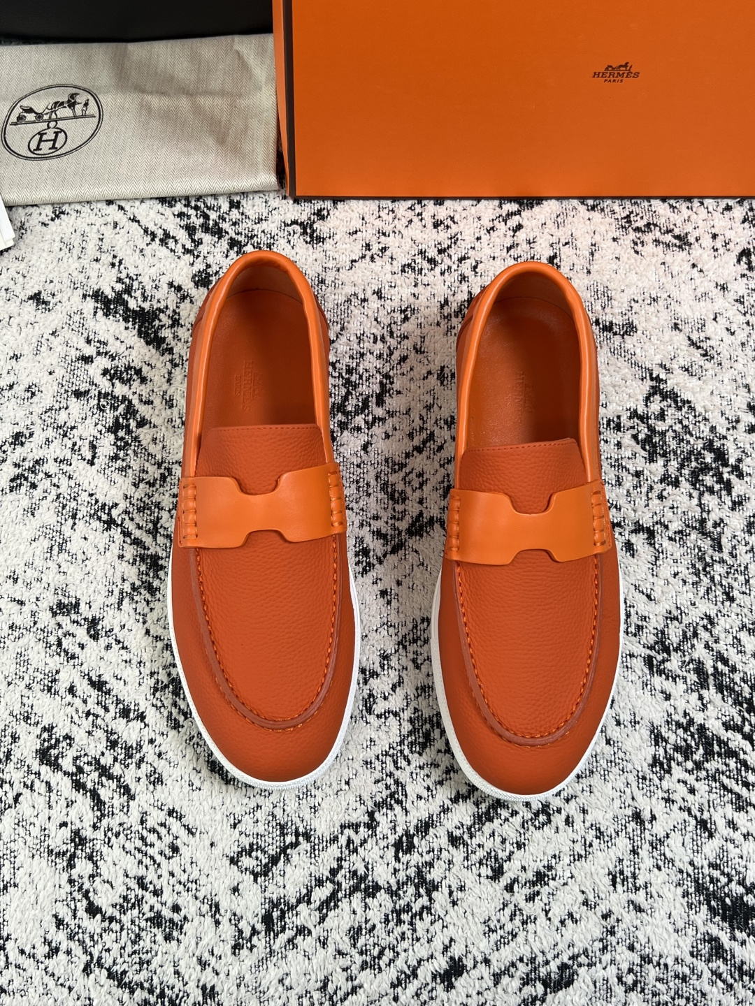 Hermes  高品质  顶级工艺品  爱马仕 专柜同步发售原厂配置，意大利进口原版牛皮面料，高品质拼接工艺，全进口水染