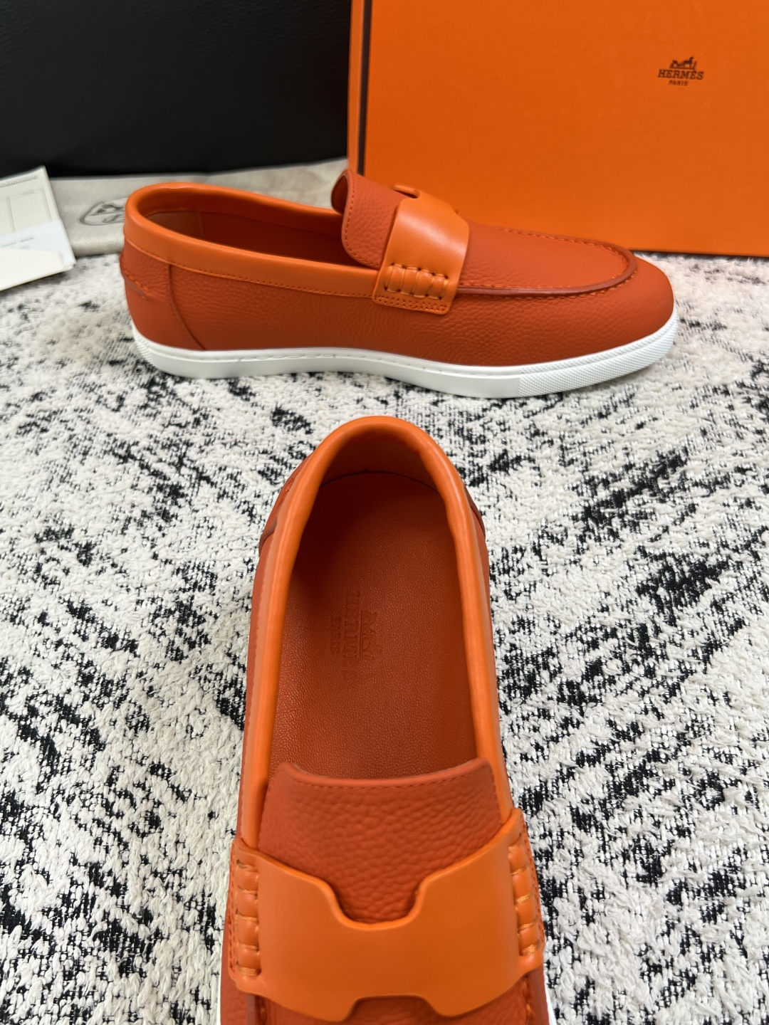 Hermes  高品质  顶级工艺品  爱马仕 专柜同步发售原厂配置，意大利进口原版牛皮面料，高品质拼接工艺，全进口水染