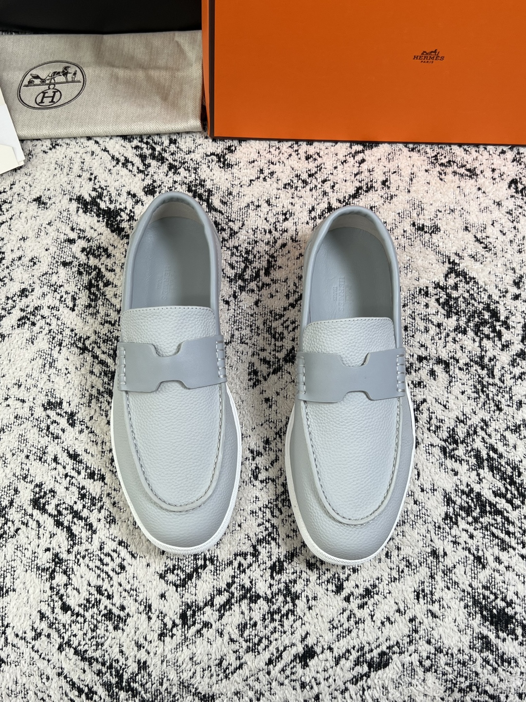 Hermes  高品质  顶级工艺品  爱马仕 专柜同步发售原厂配置，意大利进口原版牛皮面料，高品质拼接工艺，全进口水染
