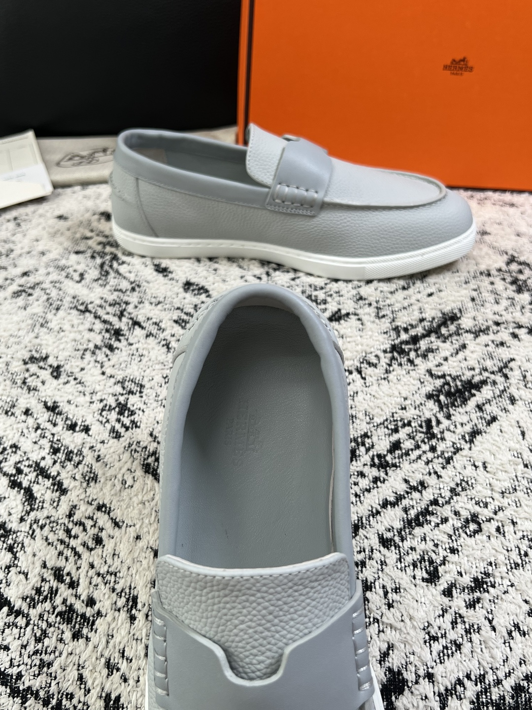 Hermes  高品质  顶级工艺品  爱马仕 专柜同步发售原厂配置，意大利进口原版牛皮面料，高品质拼接工艺，全进口水染