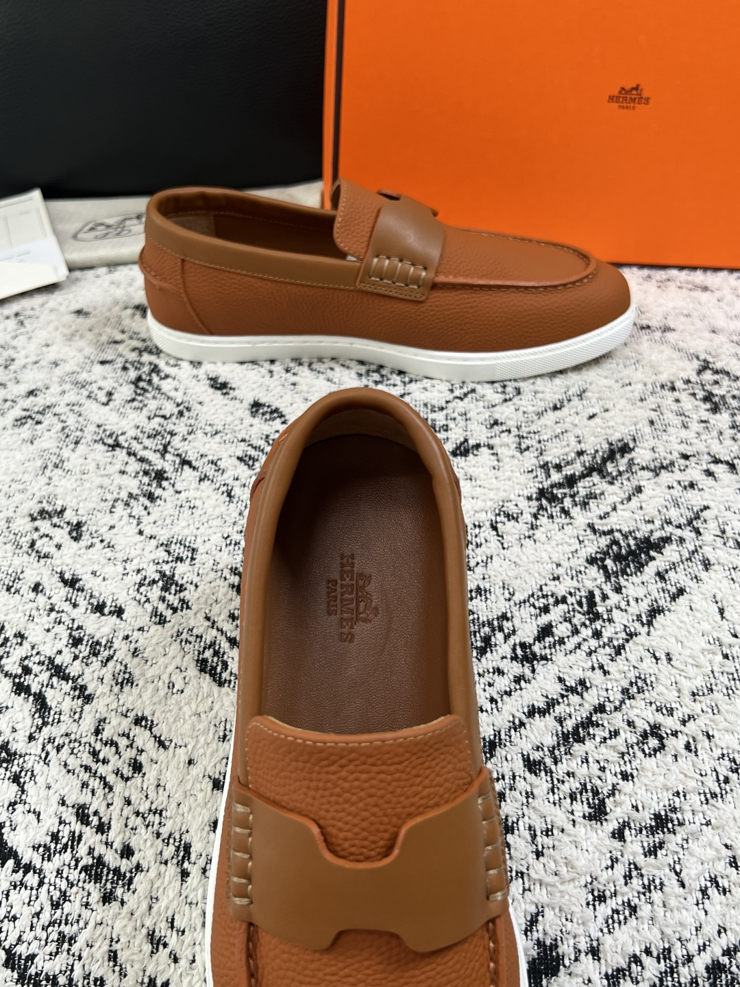 Hermes  高品质  顶级工艺品  爱马仕 专柜同步发售原厂配置，意大利进口原版牛皮面料，高品质拼接工艺，全进口水染